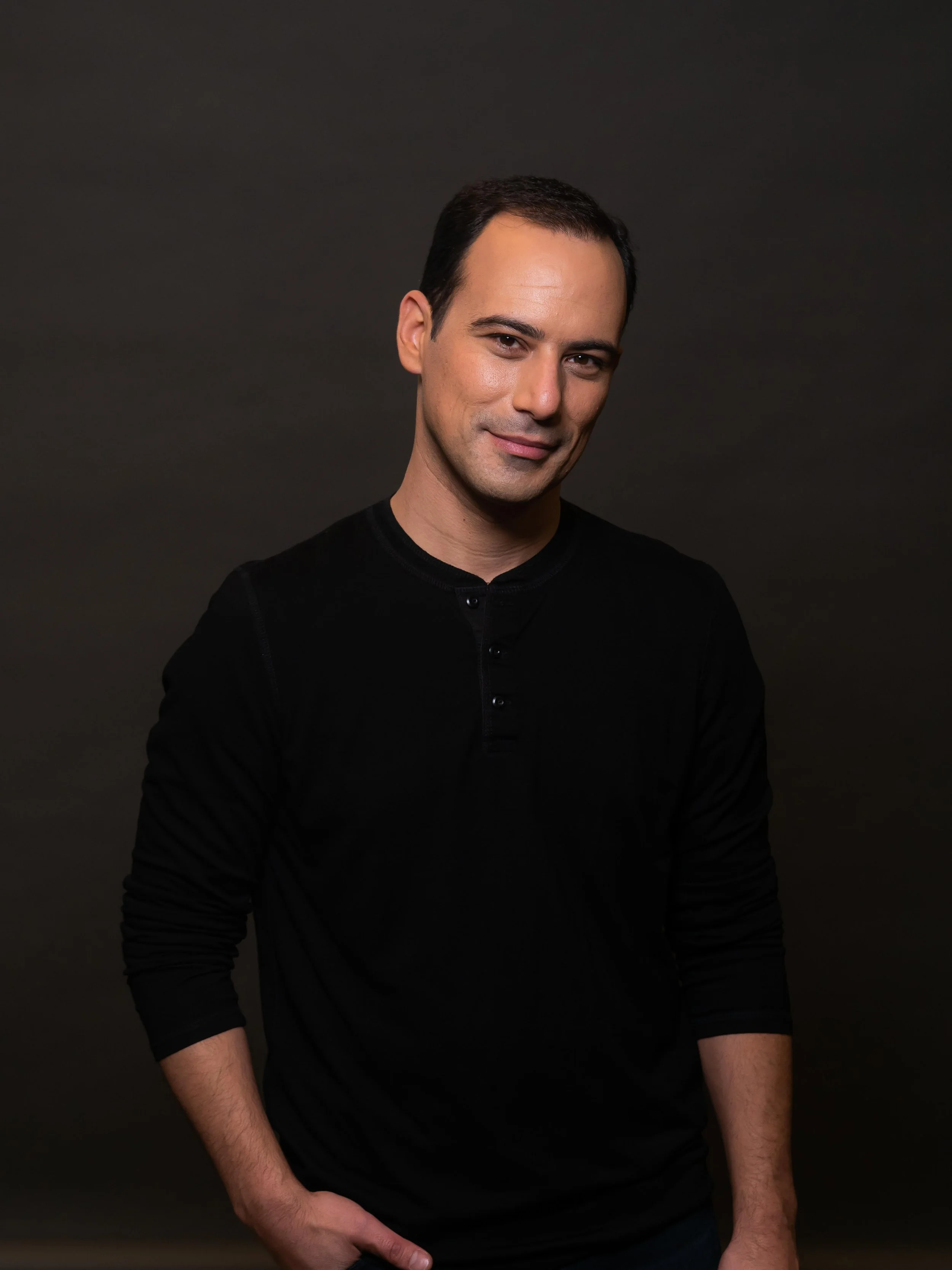 Mosheh Oinounou headshot.jpg