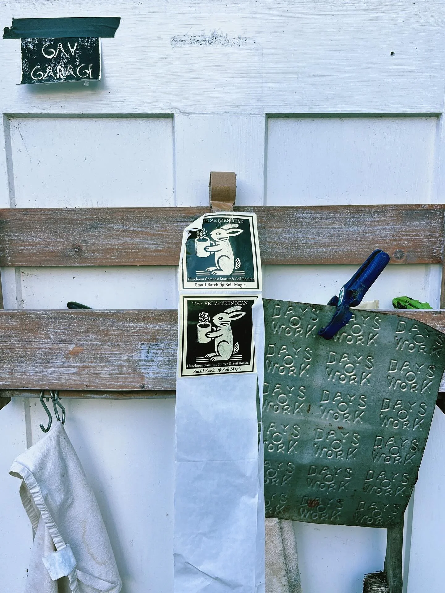 Six months ago I made these for myself, because i was finally designing something of my own again. I had no idea what I was going to do with 200 (more?) stickers with a bunny holding a coffee cup.
 A lot, apparently! 🤭