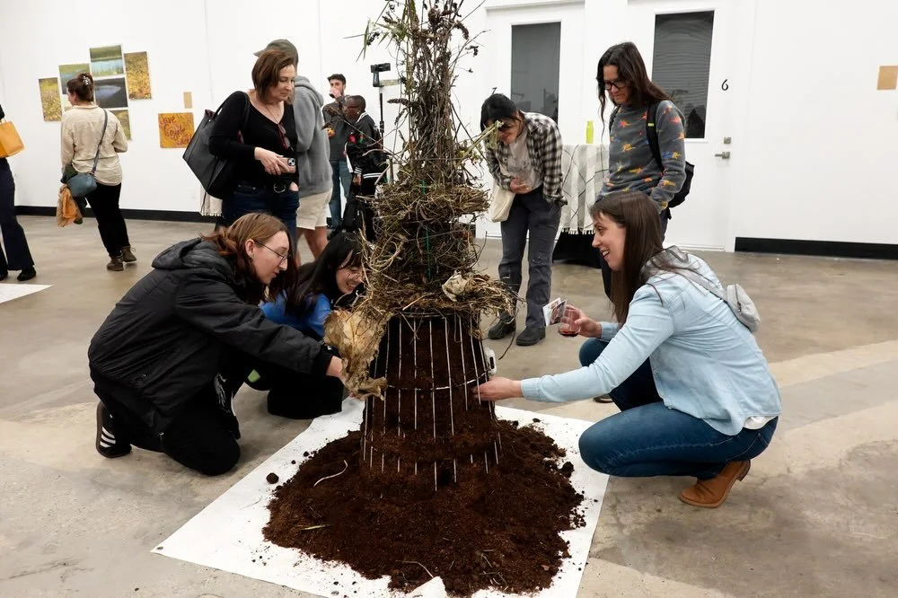 I love getting people&rsquo;s hands in the hot compost. I&rsquo;m a tactile girlie, what can I say 😂 Its also fun having locally, handmade compost in an unlikely context, like a gallery. @flowerfistmarket was such a great venue, kind people and host