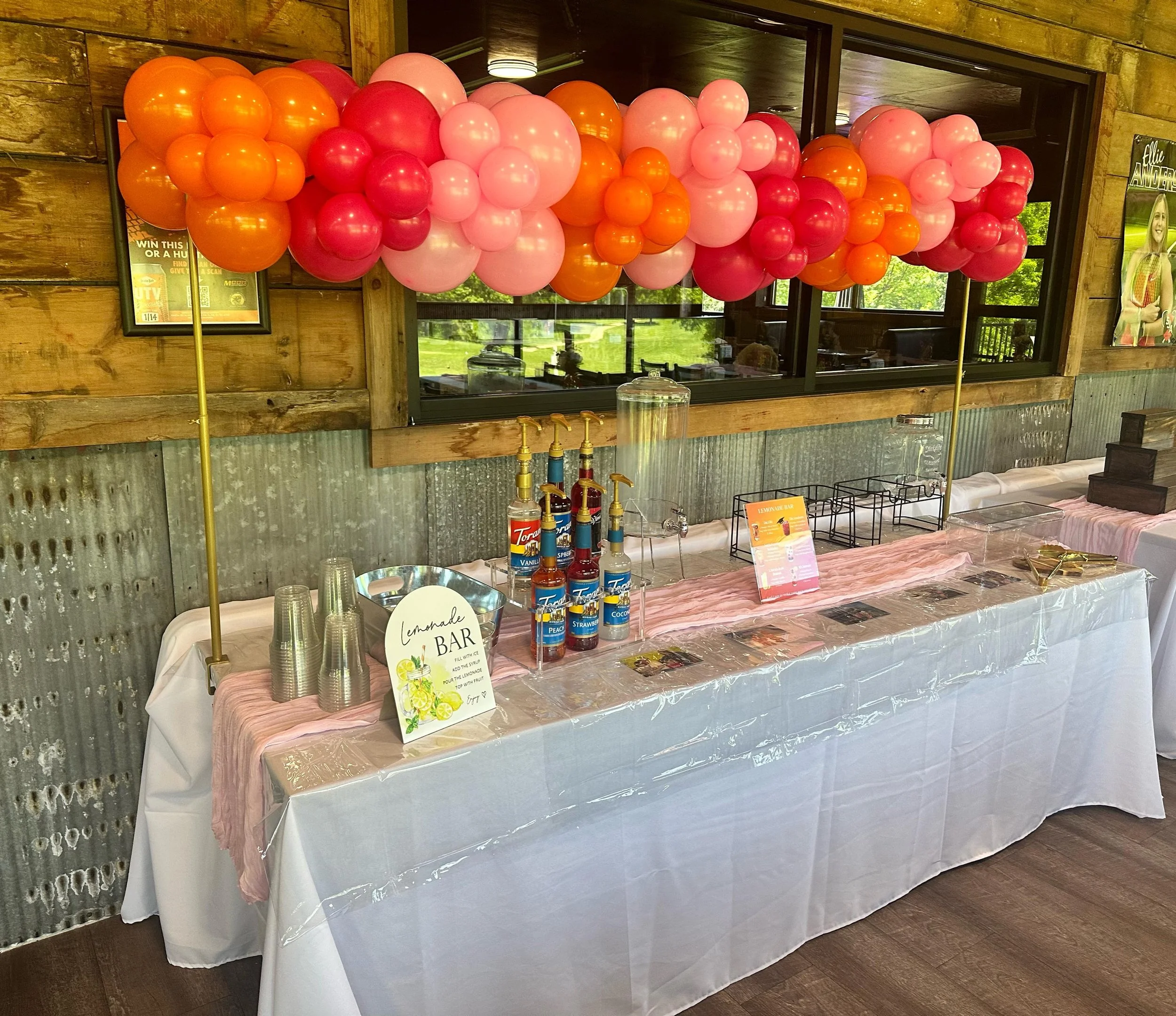 A refreshing lemonade bar ☀️
