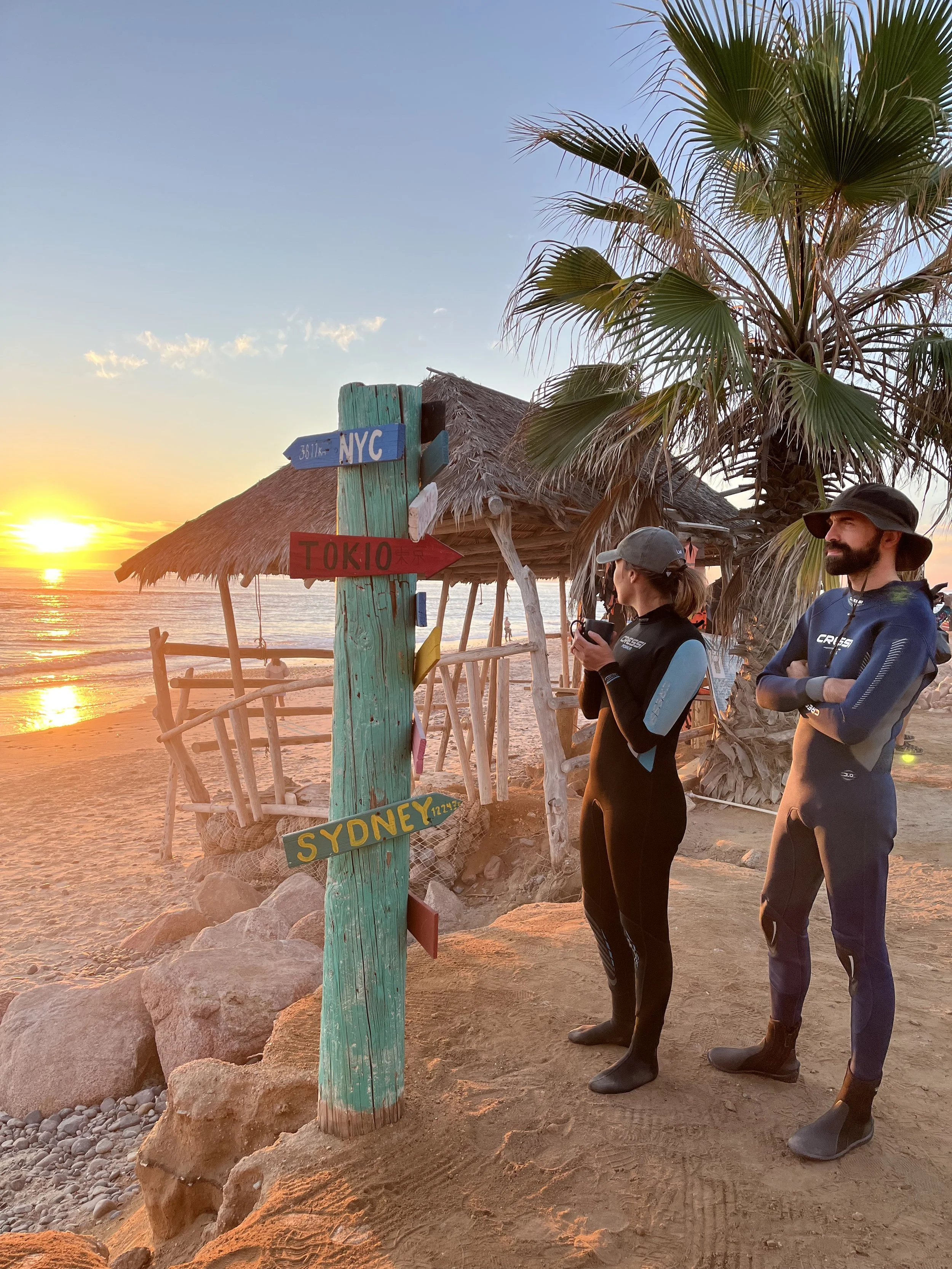 Group of divers in Cabo Pulmo National Park. Grupo de buzos en el Parque Nacional Cabo Pulmo.