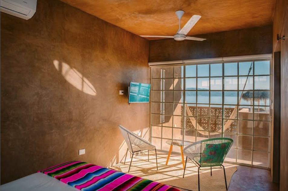 Bedroom in Aguacaliente boutique hotel in El Sargento, Baja California Sur. Recamara o habitación del boutique hotel Aguacaliente en El Sargento, Baja California Sur.