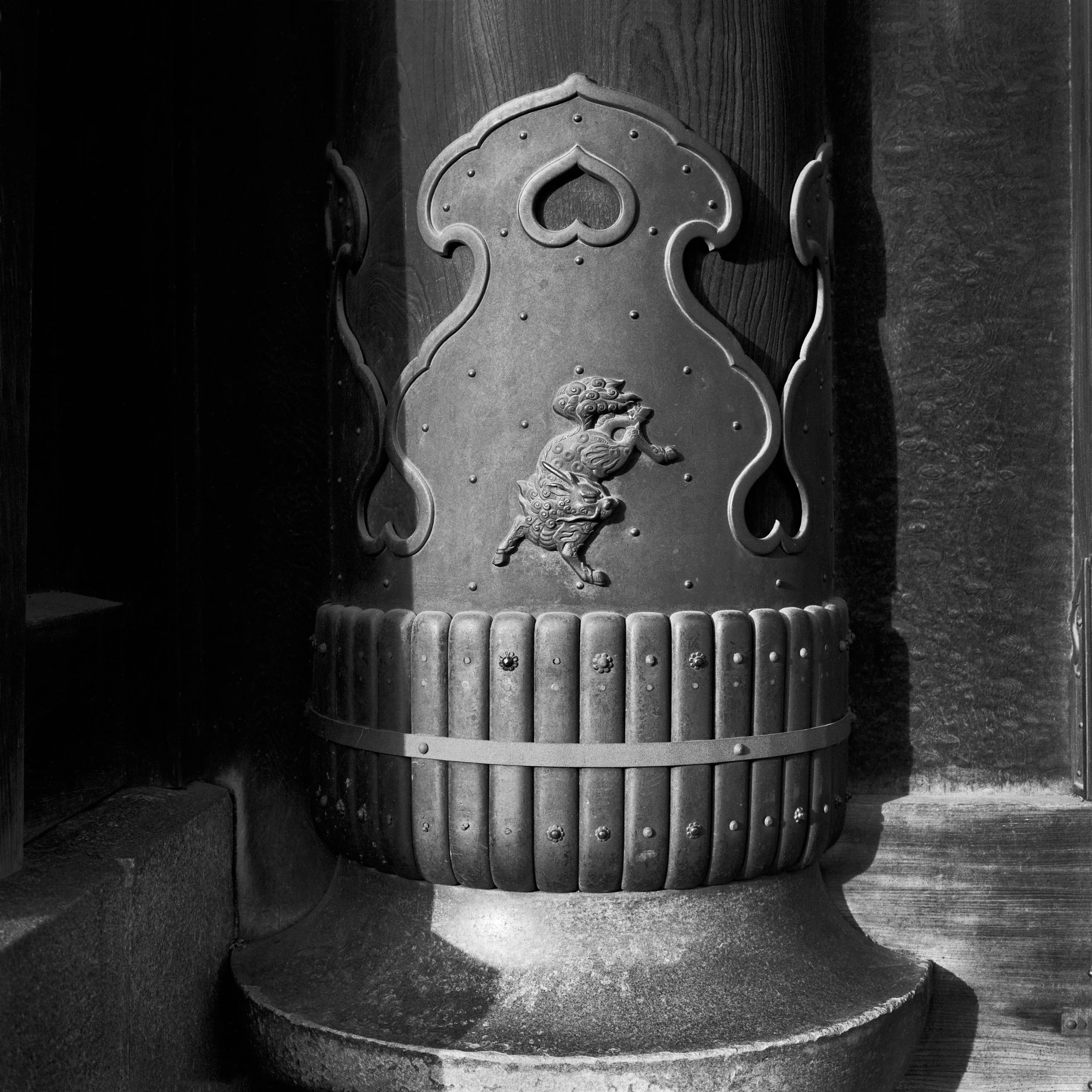 Higashi-Hongan-ji Temple, gate detail, Kyoto, JAPAN