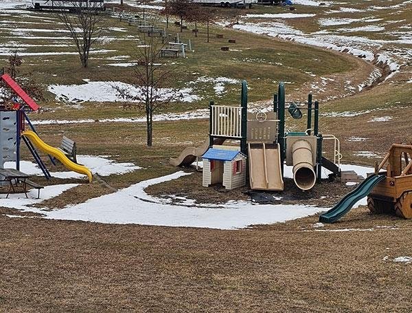 phoca_thumb_l_one-of-three-play-areas-600x455 (1).jpg