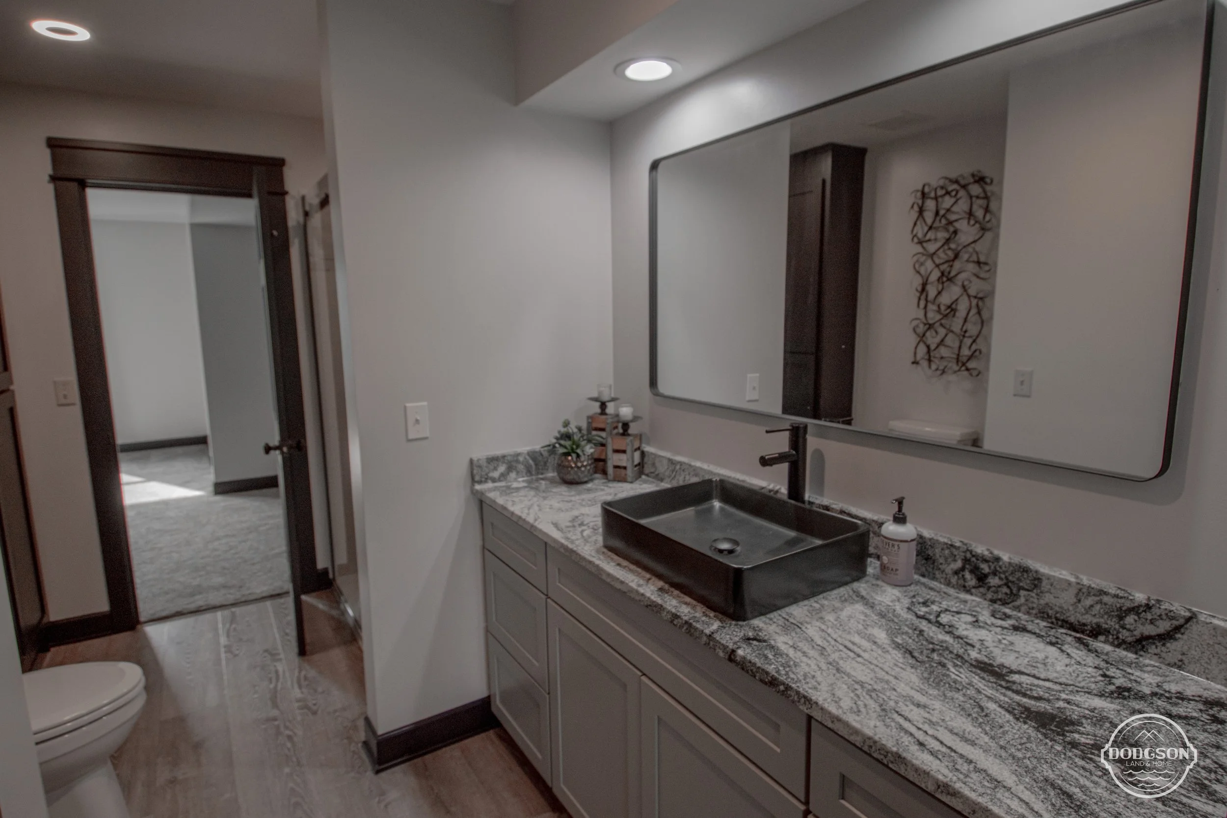 Snow Bathroom 2.jpg
