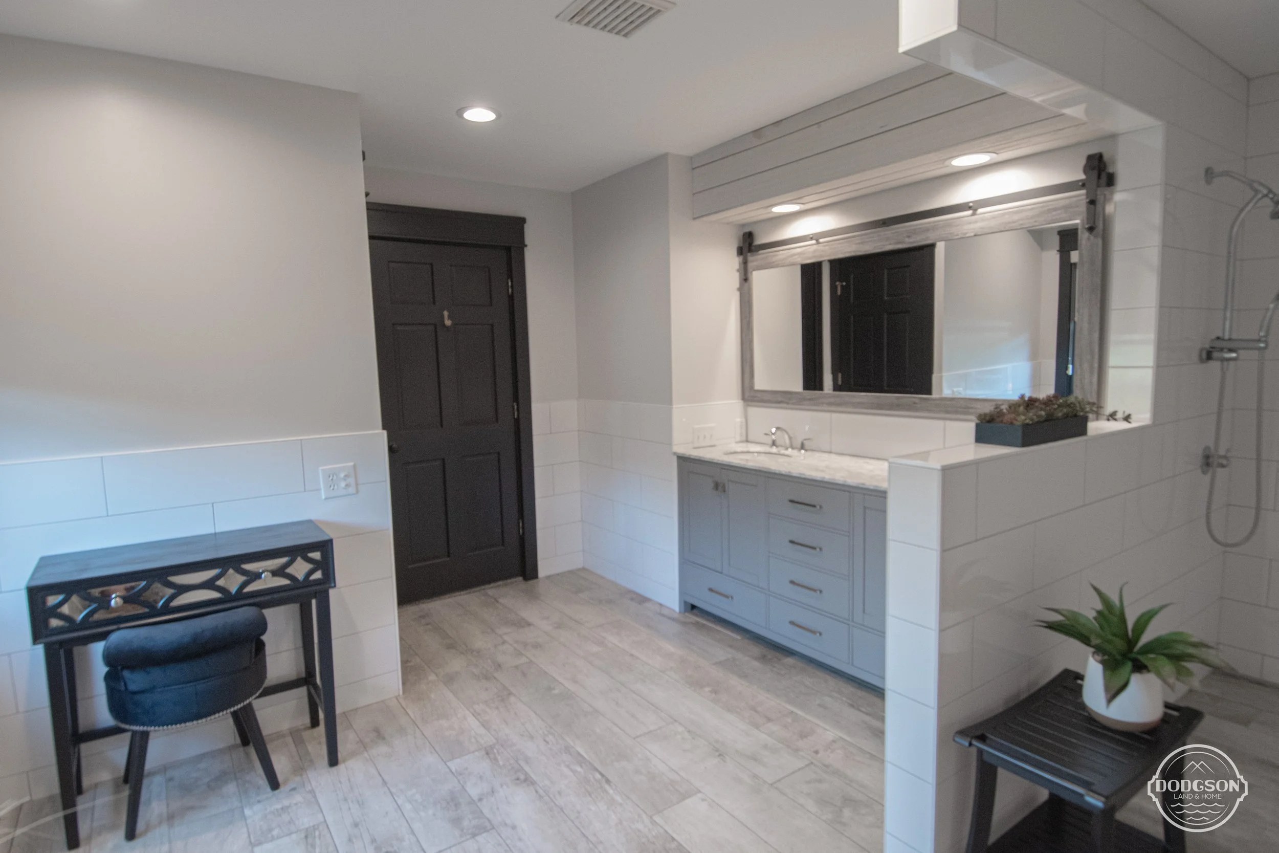 Snow Bathroom 1.jpg