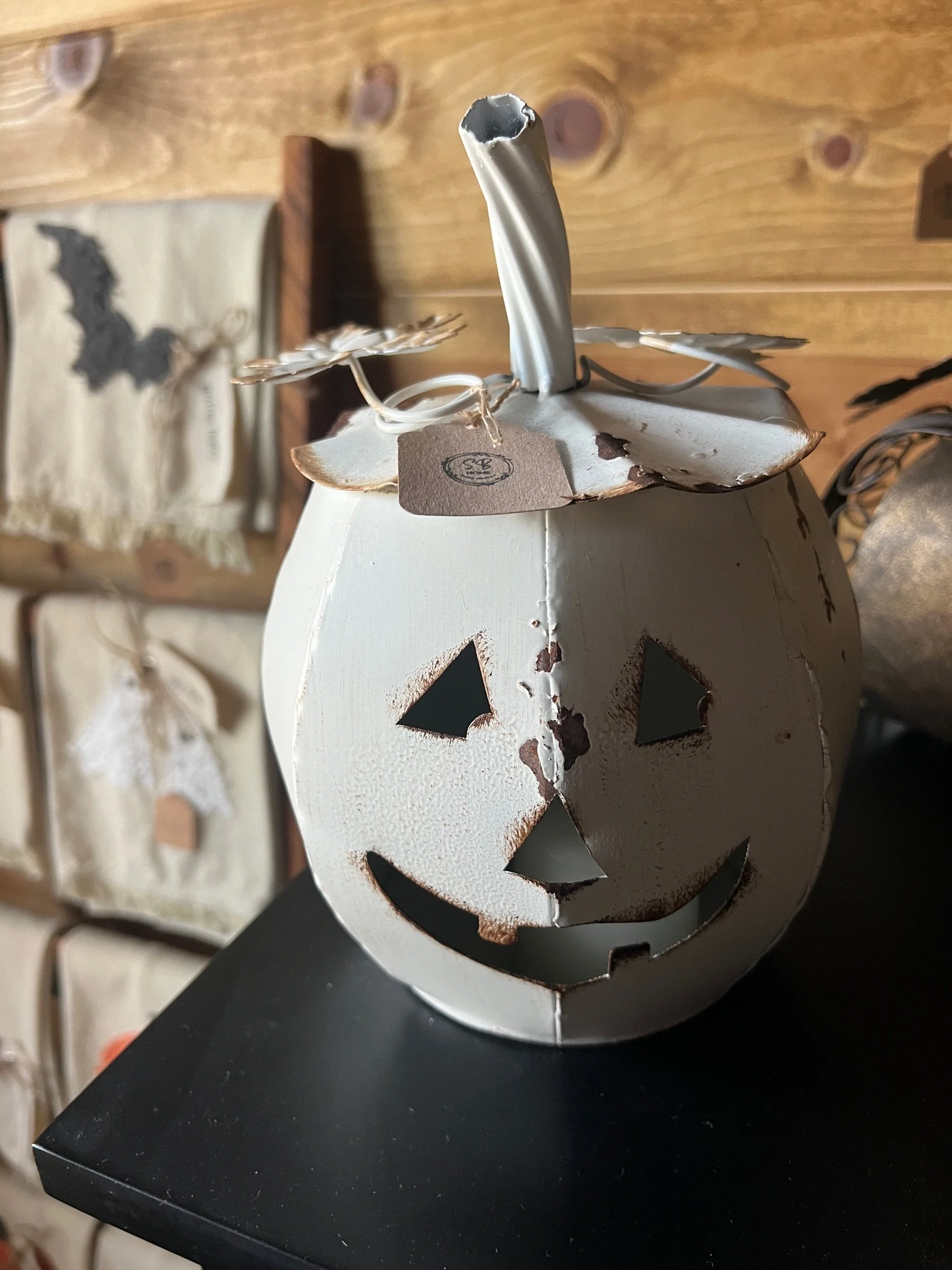 Small metal pumpkin with lid