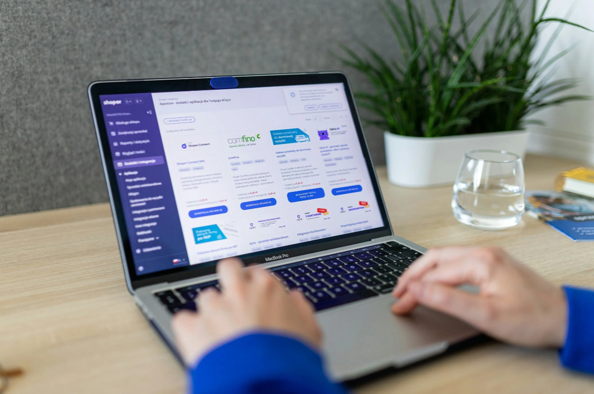 Fully Automated E-Commerce Website for Subscription Mailer