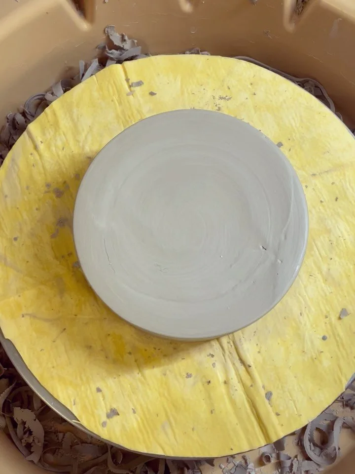 Ok. Best pottery hack in a while. I cannot remember where I saw this but whoever shared this hack, thank you! I felt like I needed to pass it on. 🤍