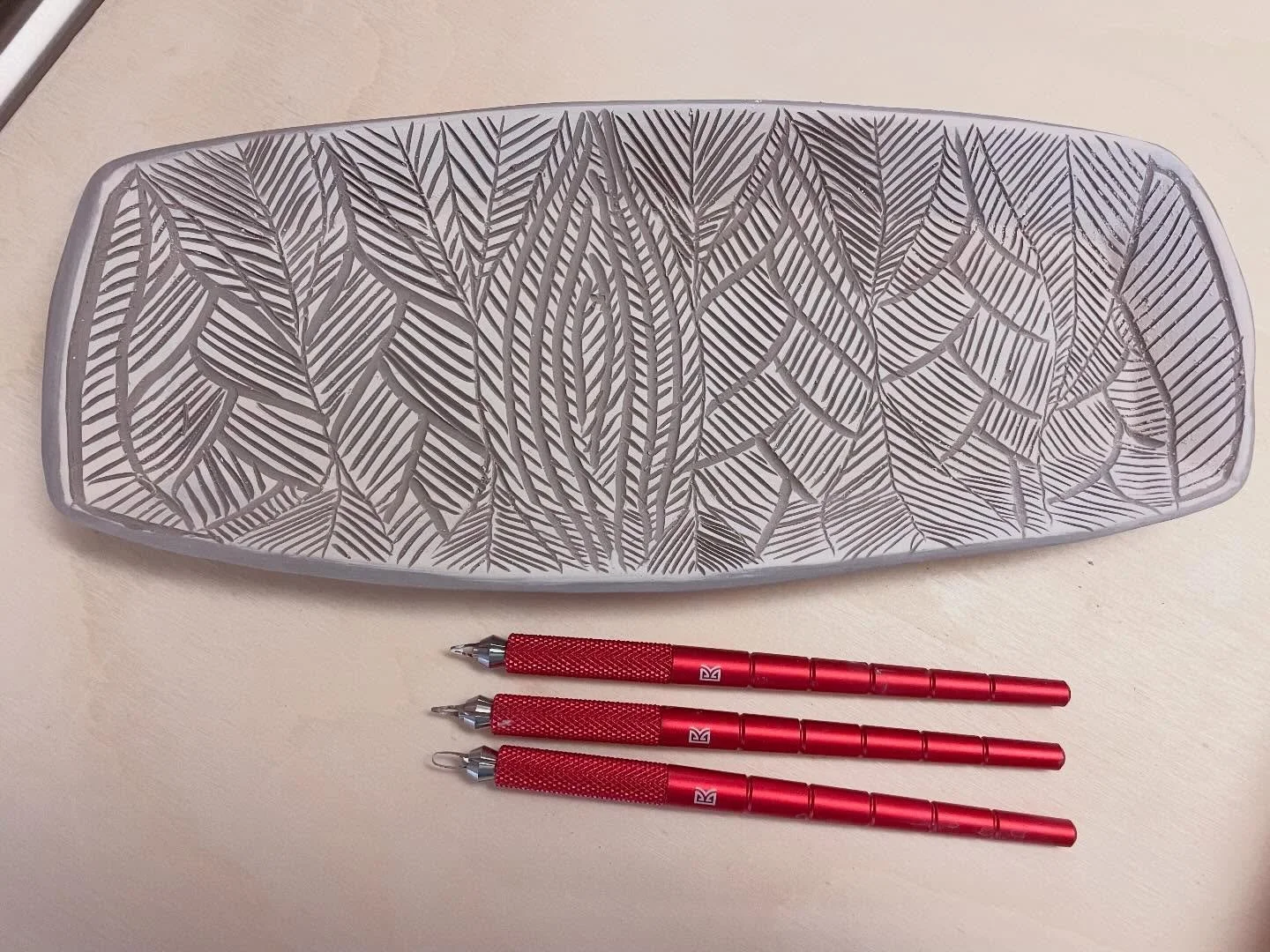 Carving is still a bit of a challenge for me but these @buschkraftstudio carvers sure make it fun! @wobblytreepottery (who is a carving wizard) recommended these so thanks Claire!