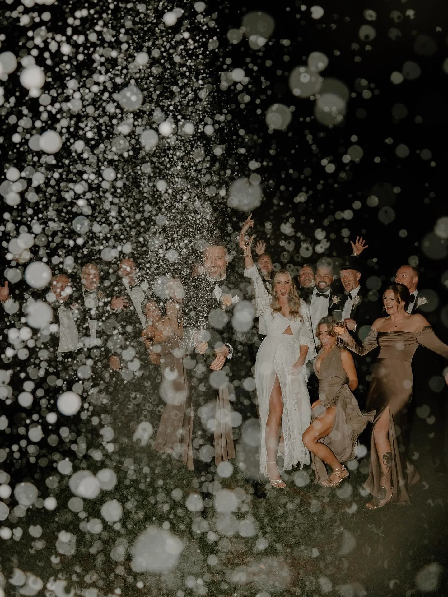 Hannah &amp; Craig 🖤✨

Flash champagne spray 🍾I hear people in the industry say &ldquo;uh it&rsquo;s just a trend that&rsquo;ll be long gone in a year&rdquo;. Truth is, maybe it will. But a &ldquo;trend&rdquo; is not my reason for doing it &amp; ne