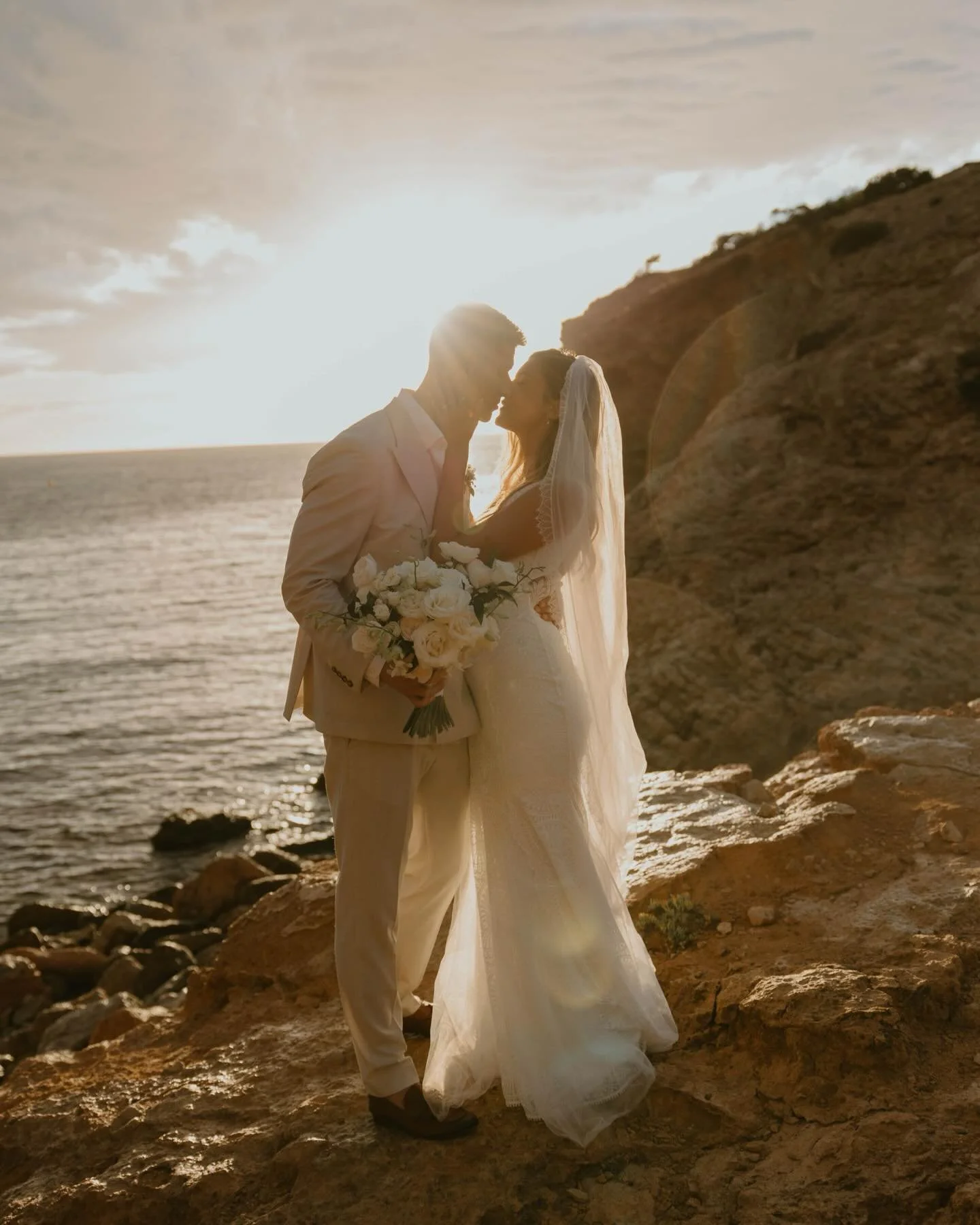 Ibiza dreaming 💭 Everything about Lauren &amp; Jonnys wedding was just *chefs kiss* 🤎 

Supplier team of dreams:
@elixiribiza 
@makeupbymattty 
@hairbytonikerr 
@ibizacelebrant 
@helenadesign.ibiza 
@weddingvideoibiza 
&amp; of course my gorge seco