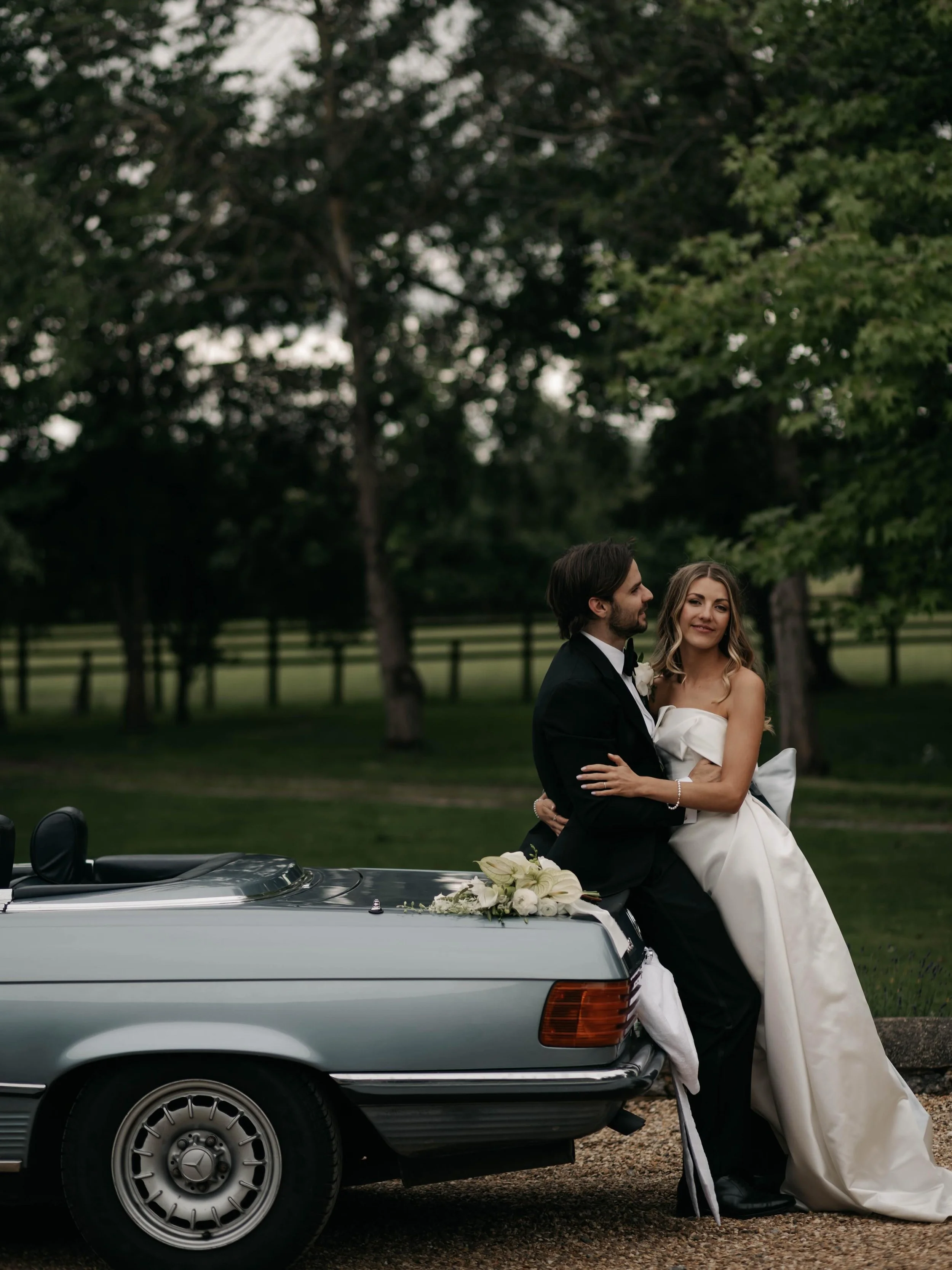 Grace &amp; Andy, your previews are in your inbox 🖤 a gorgeous day at Tythe Barn, lavender confetti, emotional speeches, espresso martinis &amp; an absolutely packed dance floor.

Venue: @tythebarnlaunton 
Dress: @kasia_chojnowska 
HMUA: @jodieellea