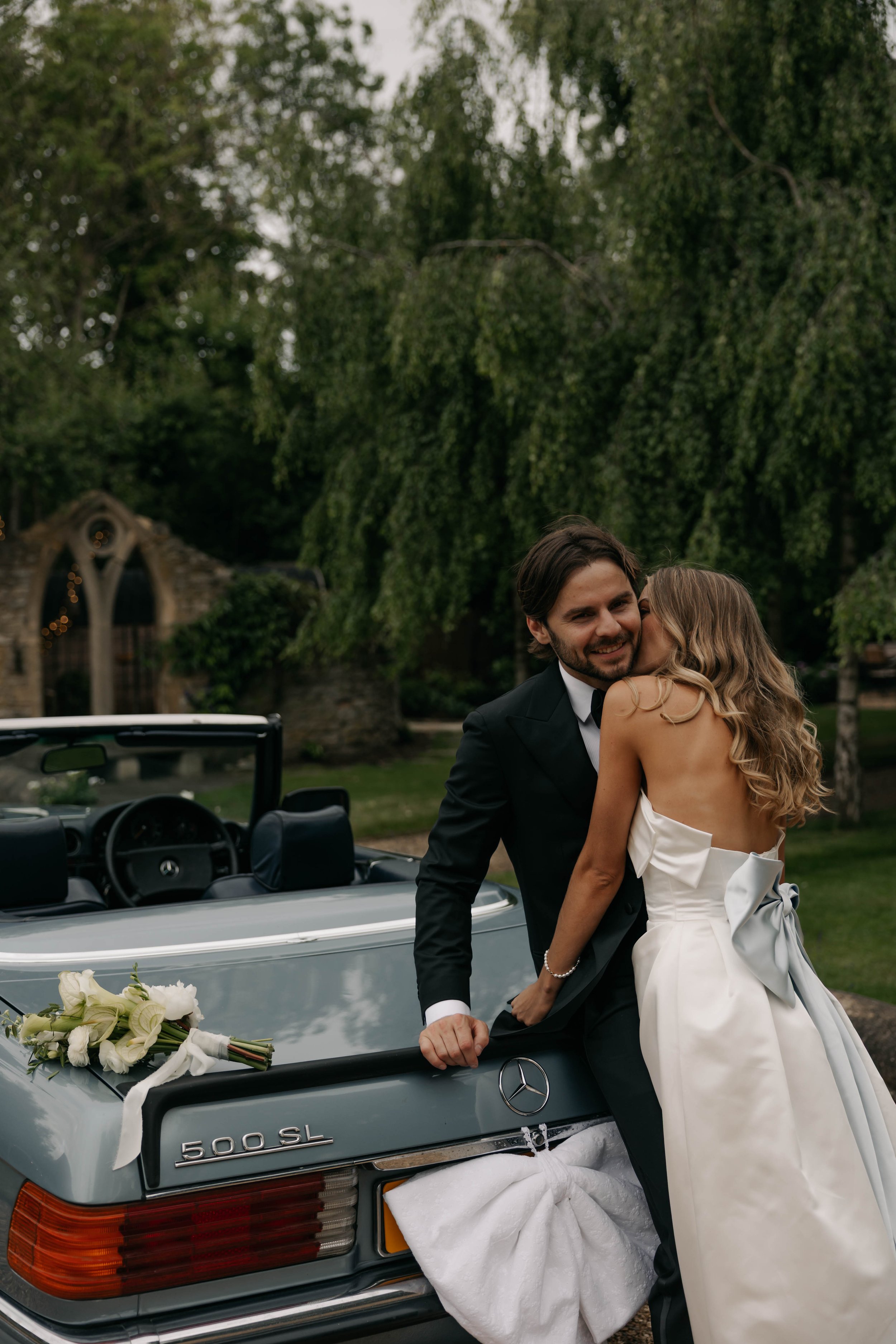 Tythe Barn Launton, romantic kissing by the car