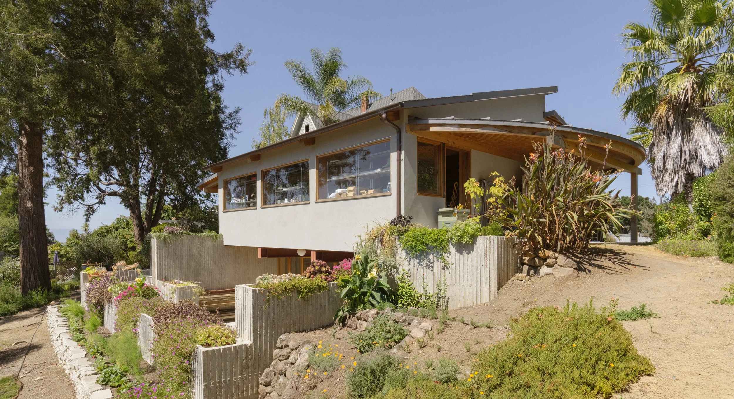 1_Exterior_3_RearWithPlanters.jpg