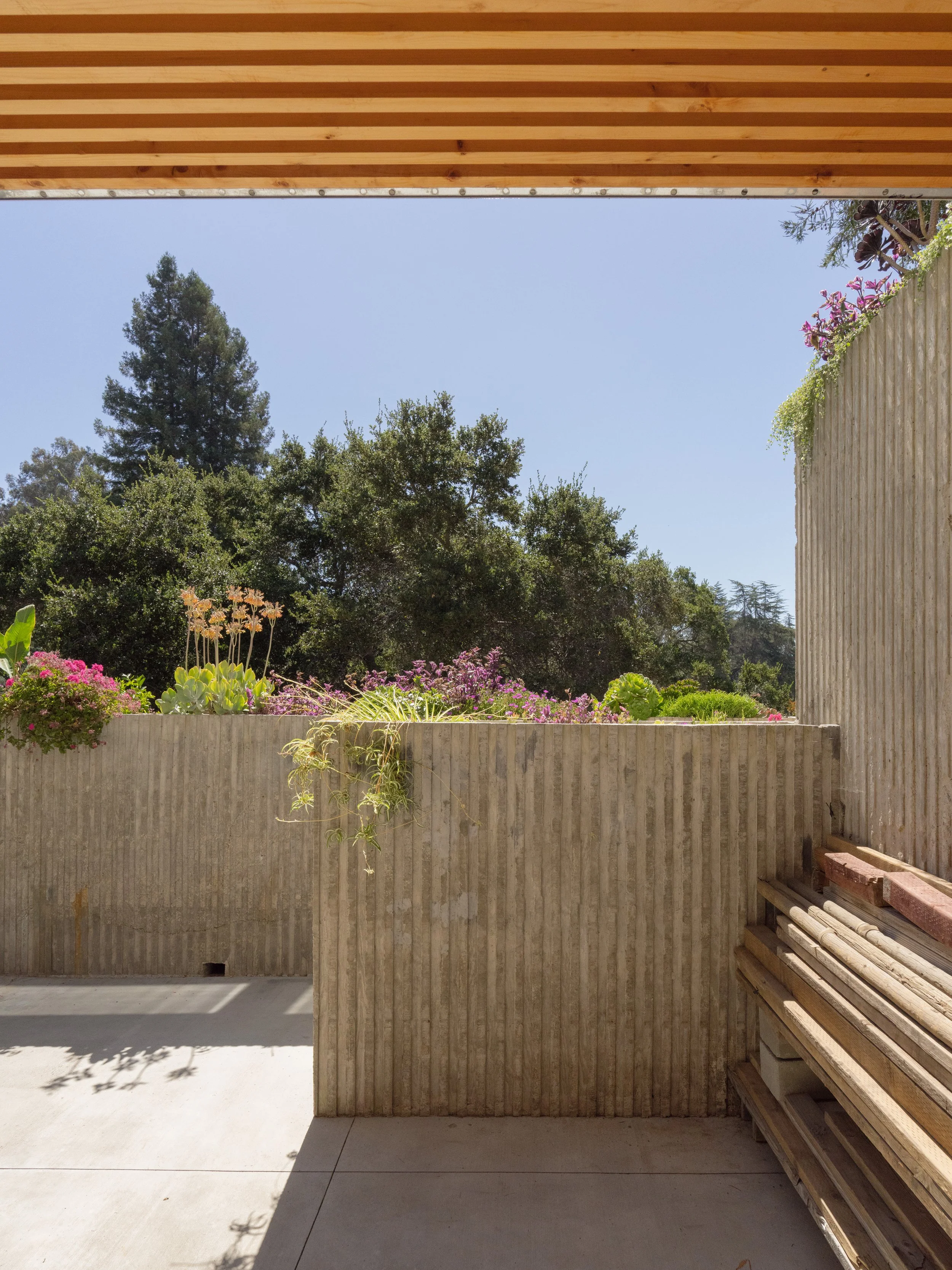 1_Exterior_CoveredWorkshopTerracePlanters.jpg