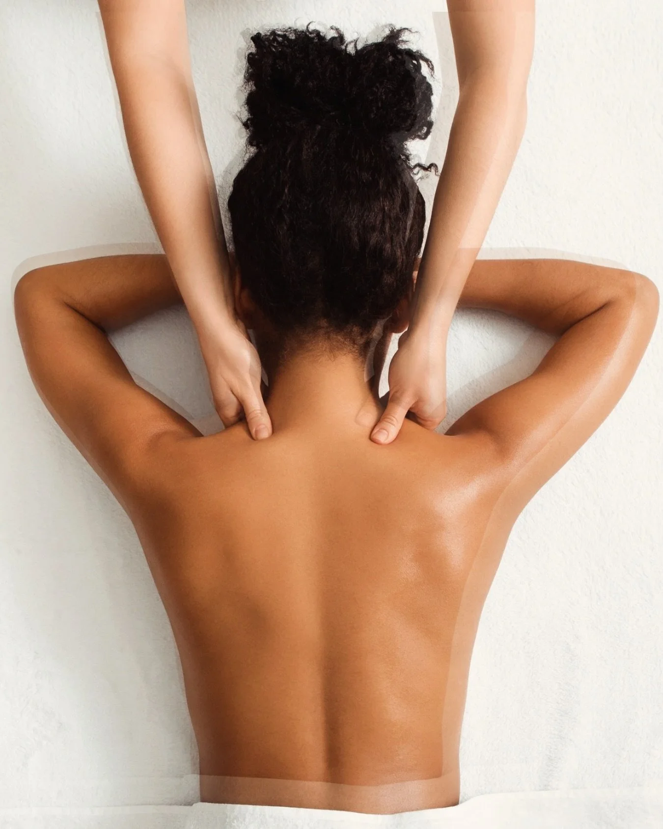 We get asked often about the benefits of massage, and we're excited to share! 
At Stellar Wellness, our expert therapists specialize in deep tissue, therapeutic massage to melt away muscle tension and pain, while helping you unwind and relax. 

Massa
