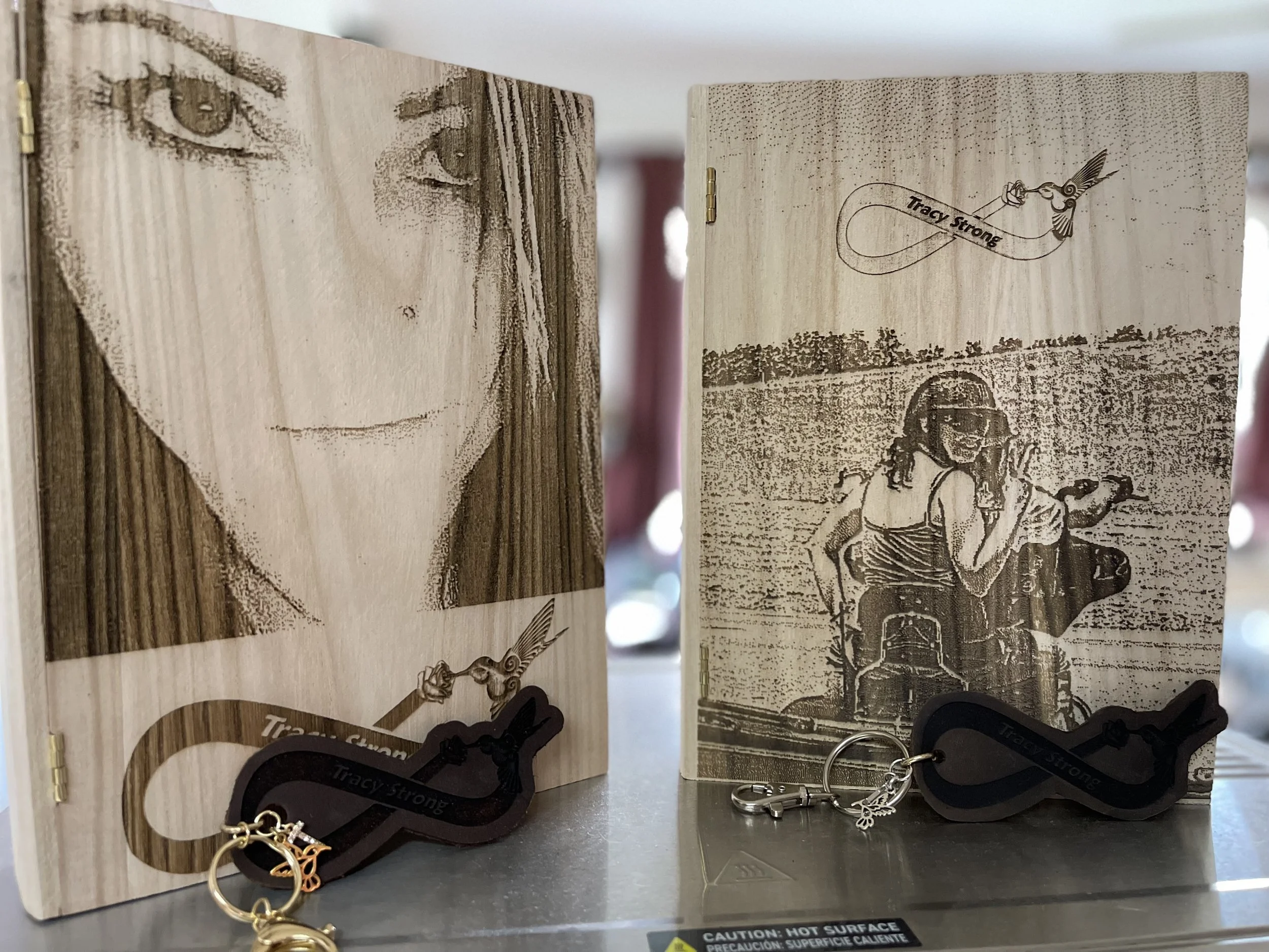 Memorial boxes with photo reproduction and keychains