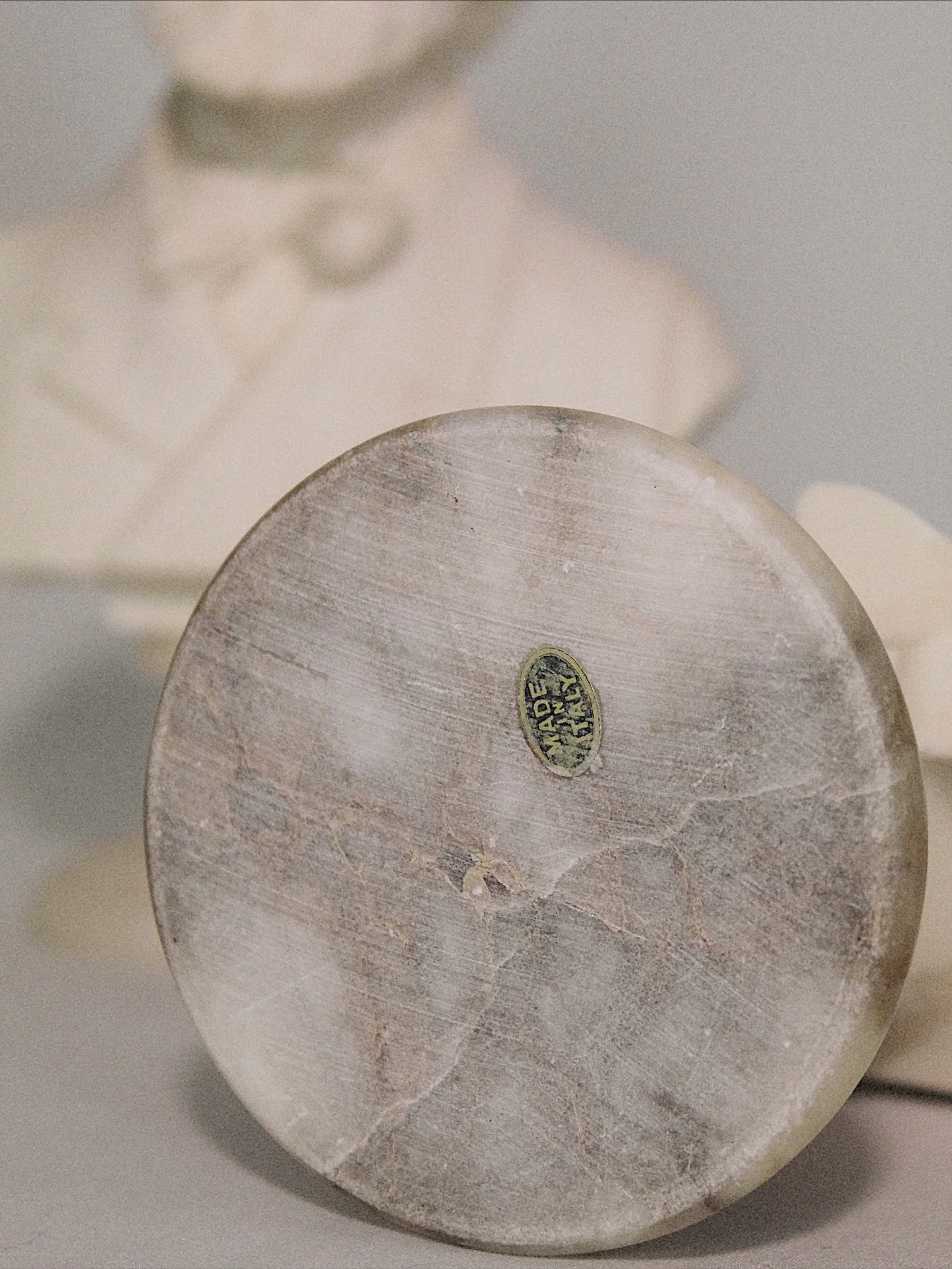 ✍🏼📜🎼🎻 One of the best parts about finding vintage pieces is checking out the markings they hide- signatures, dates, stamps that you almost miss. These two sculptures had all three: signed, dated, and a &ldquo;Made in Italy&rdquo; mark that sent m