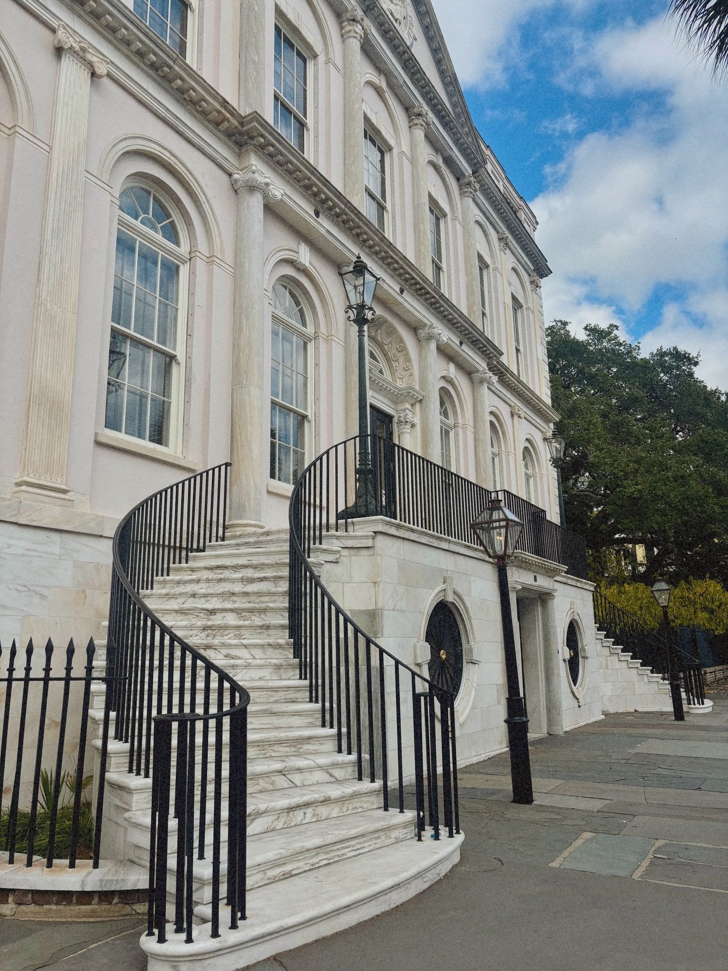 Where I&rsquo;ve been the past few days&hellip;
Visiting with family, exploring beautiful places and watching some great basketball (go Clemson!). 
Just had to share some of my favorite views and moments from my mini time away☁️🕊️🏛️

#charlestonsc 