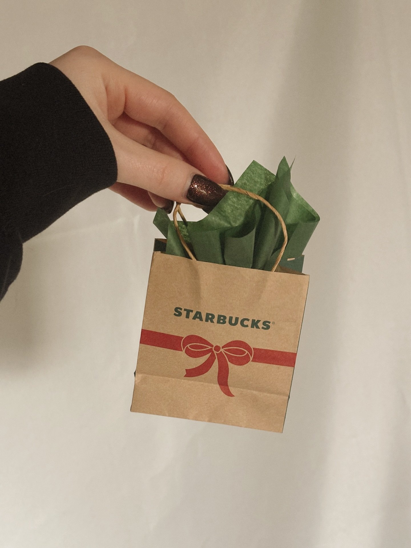 This wasn&rsquo;t a small gesture- it was a thoughtful, selfless one. A customer went out of their way during the holiday season to gift me with a Starbucks gift card (in this cutie mini bag), and it genuinely meant more than I can even put into word