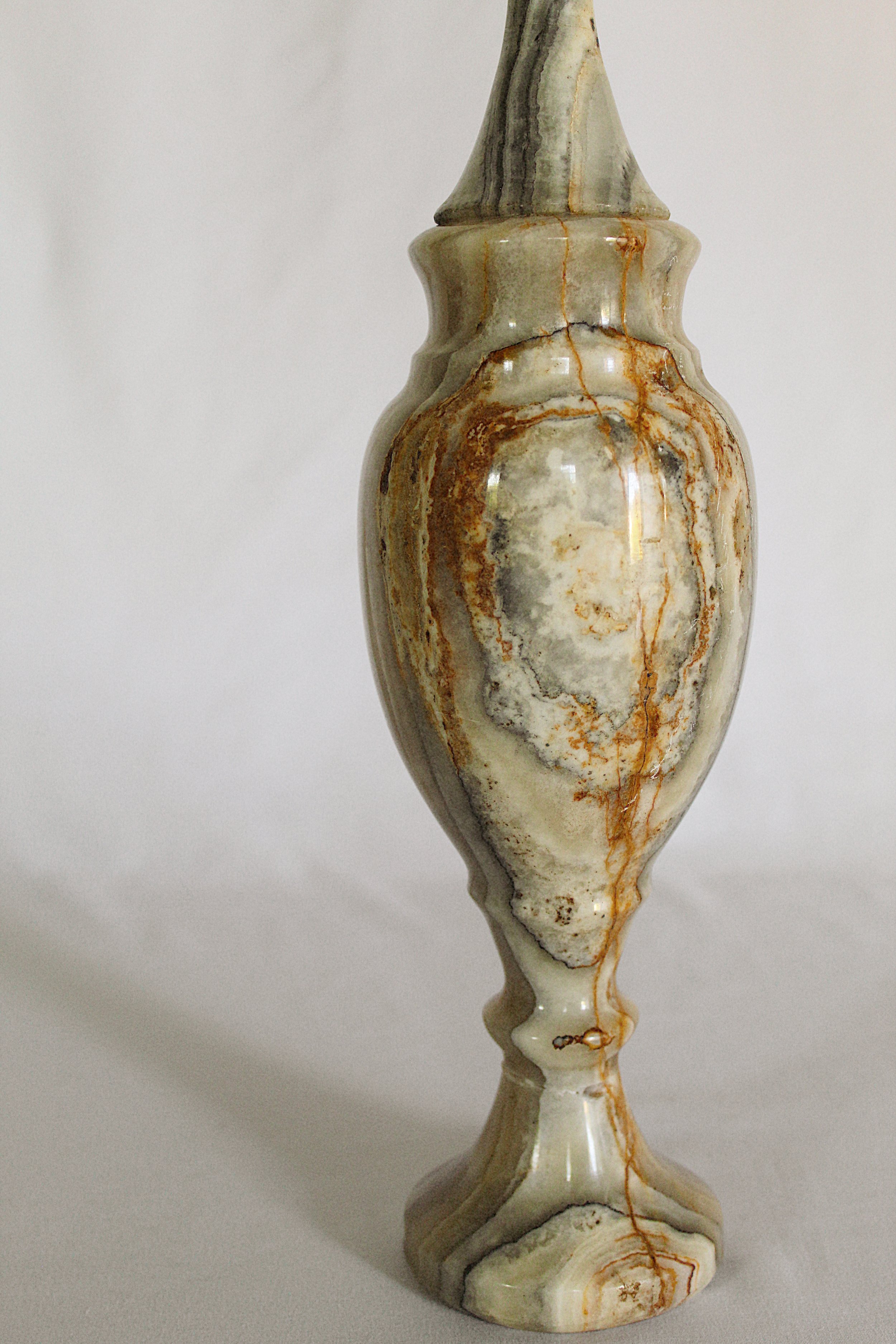 Onyx Urn