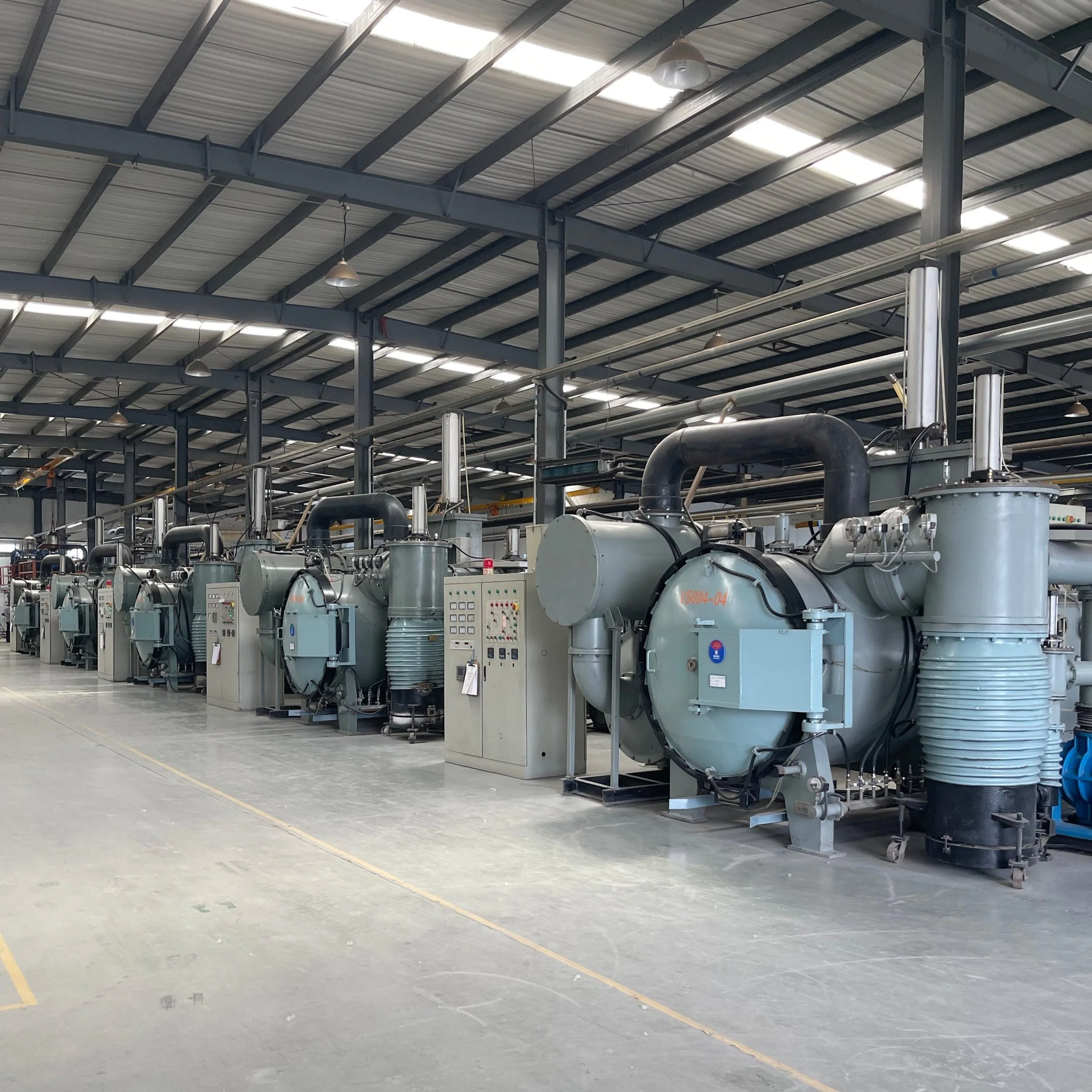 Oranssi carpenter using bench saw