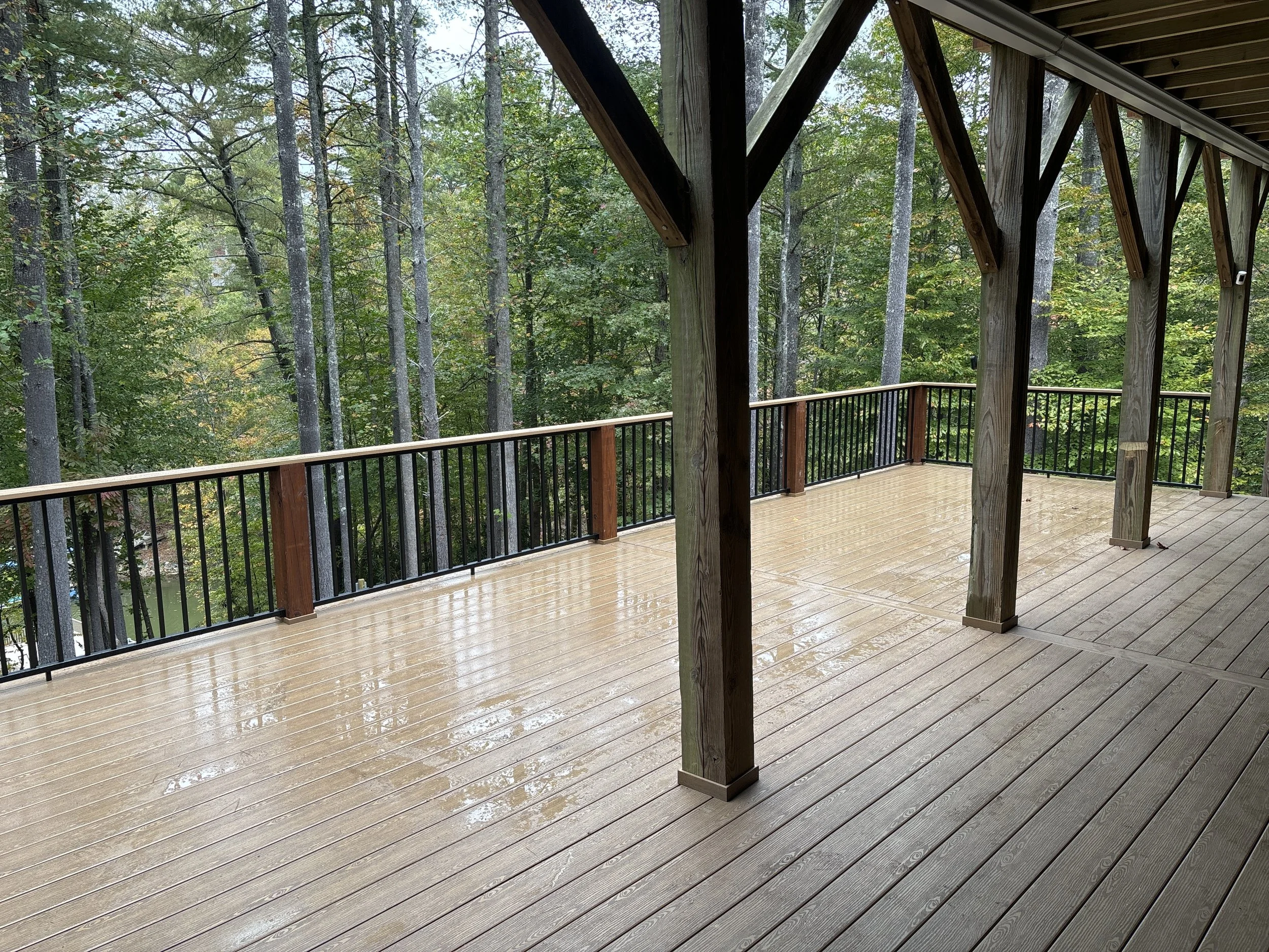 Lakeside Services LKJ built this deck