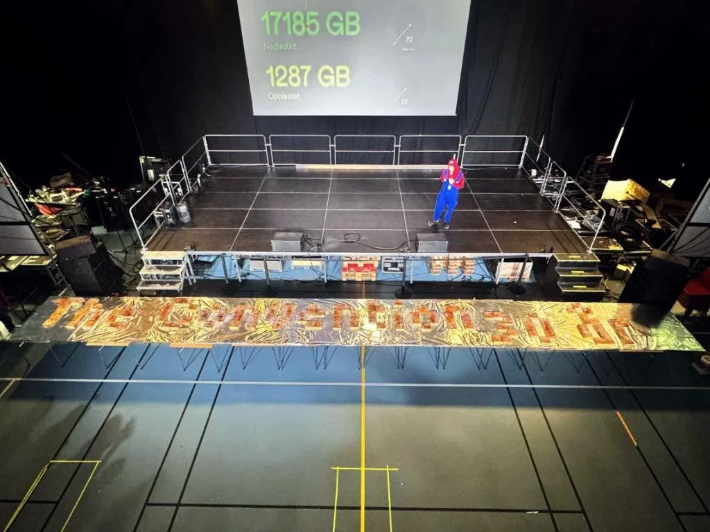 🎂 I år feirer vi 30 fantastiske år med The Convention! 
I ekte jubileumsstil har vi laget en 8,5 meter lang kake – bakt av moren til Mareno og satt sammen av vårt fantastiske crew.
Tusen takk til alle som har vært med p