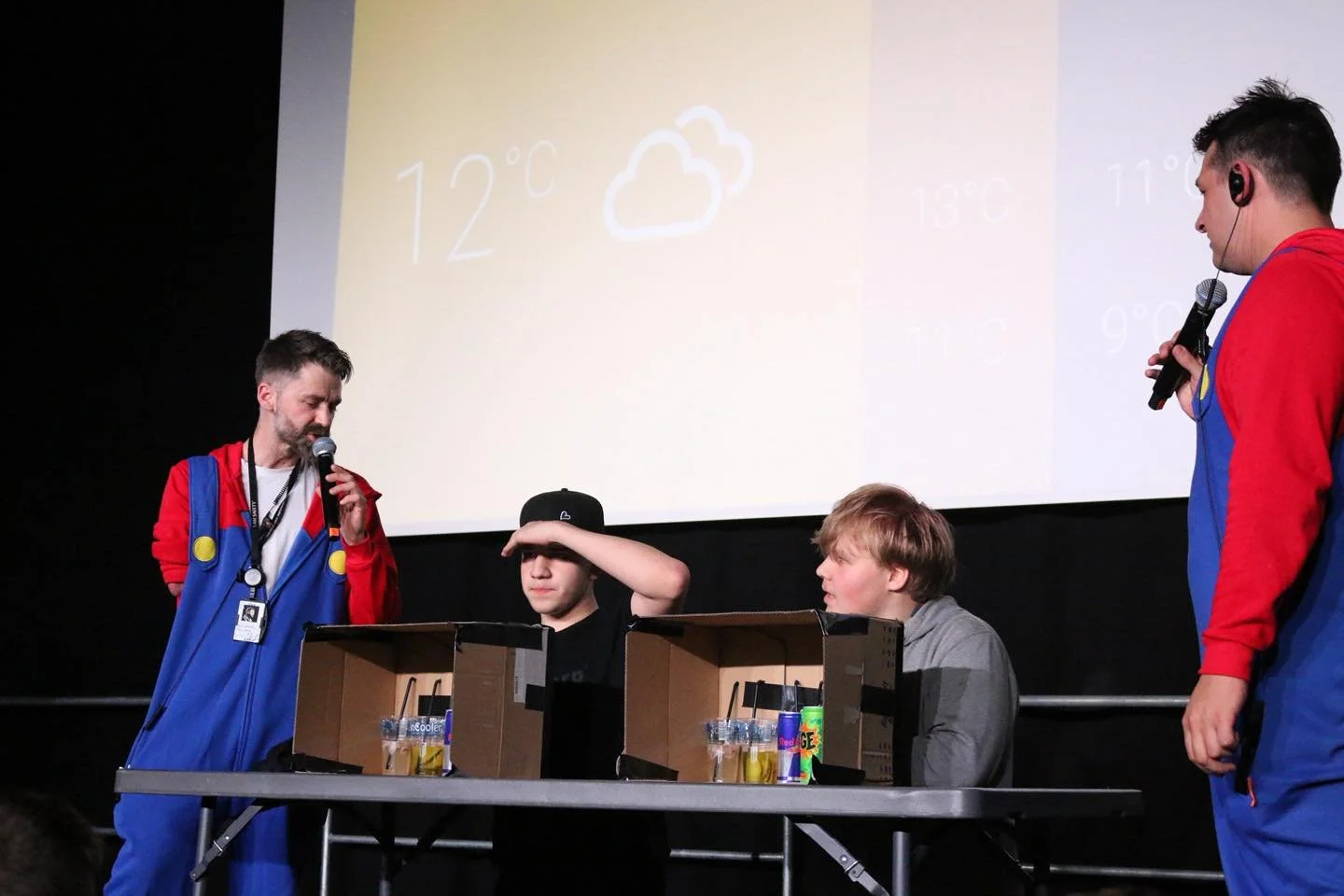 Dag 4!
Det gikk i ett med 30-års feiring med kake, ballong mariokart, cs2 turnering, Minecraft creative og mye mer! 🥳
Nå er det siste innspurt og vi har enda mer på lager! 💥
Følg med for en super avslutning for The Conven