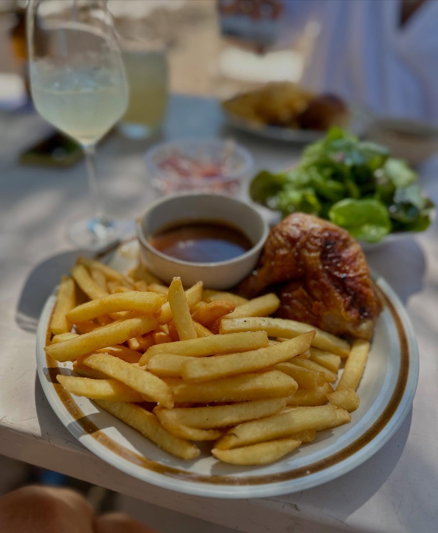 Does my butt look too chippy in this 

Best chips in town and around 

Open all long weekend including Monday Chippies 🐓