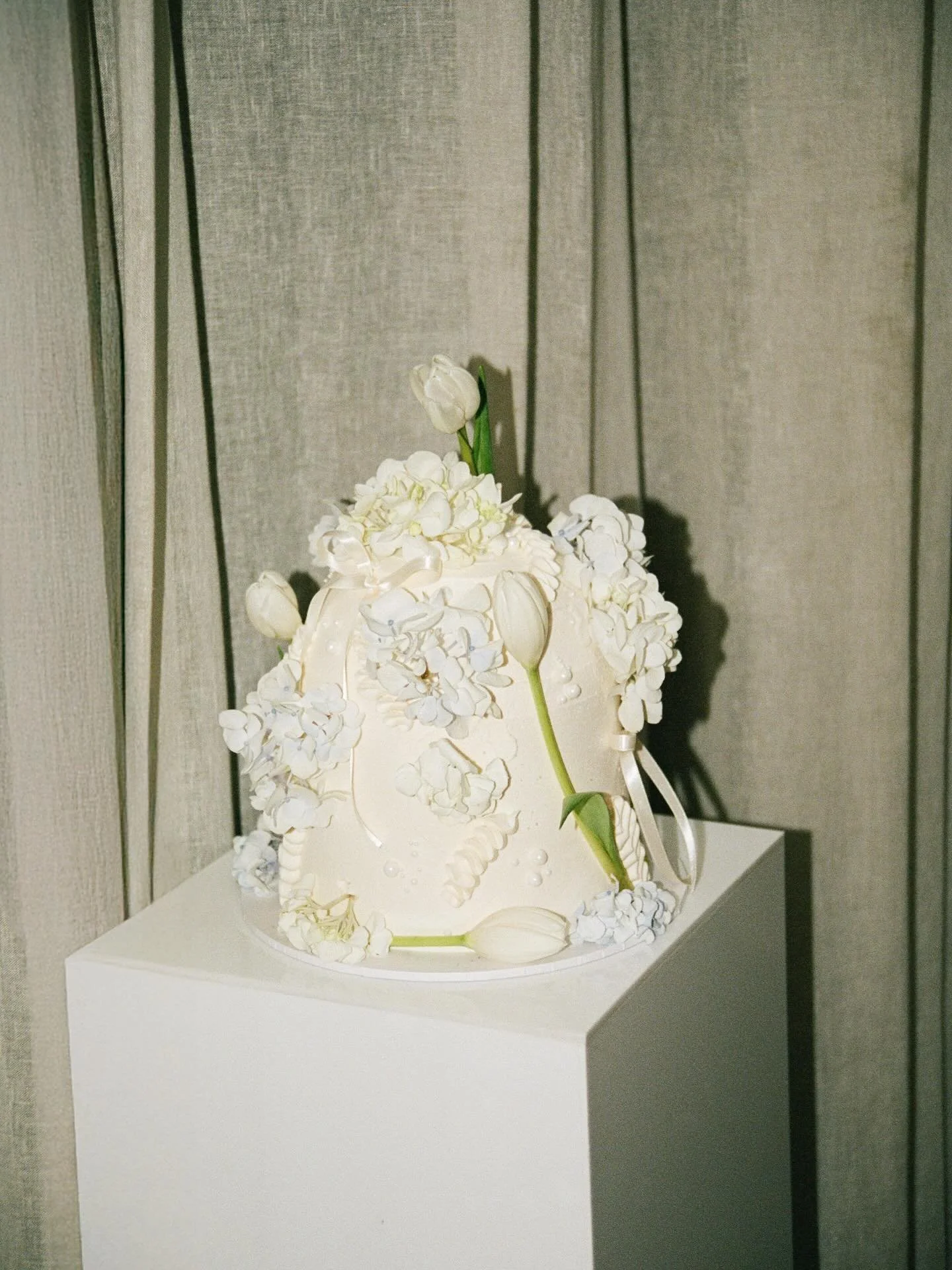 The details at Kelly&rsquo;s bridal shower 🌷🎞️