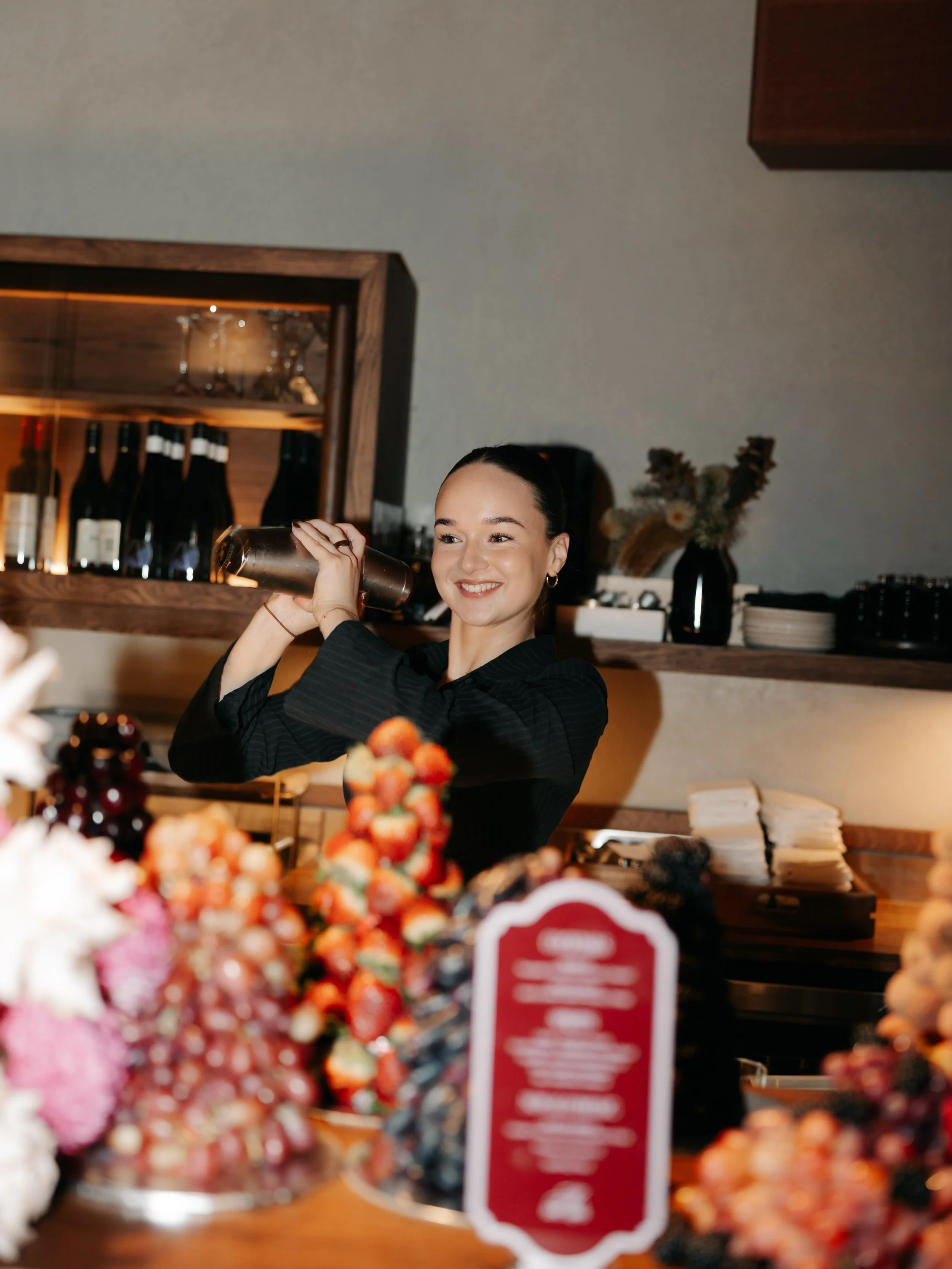 Having previously worked in hospitality I love getting to capture the people behind the scenes who bring your events to life ✨🍸 🍹 @matilda159domain @the.event.styler