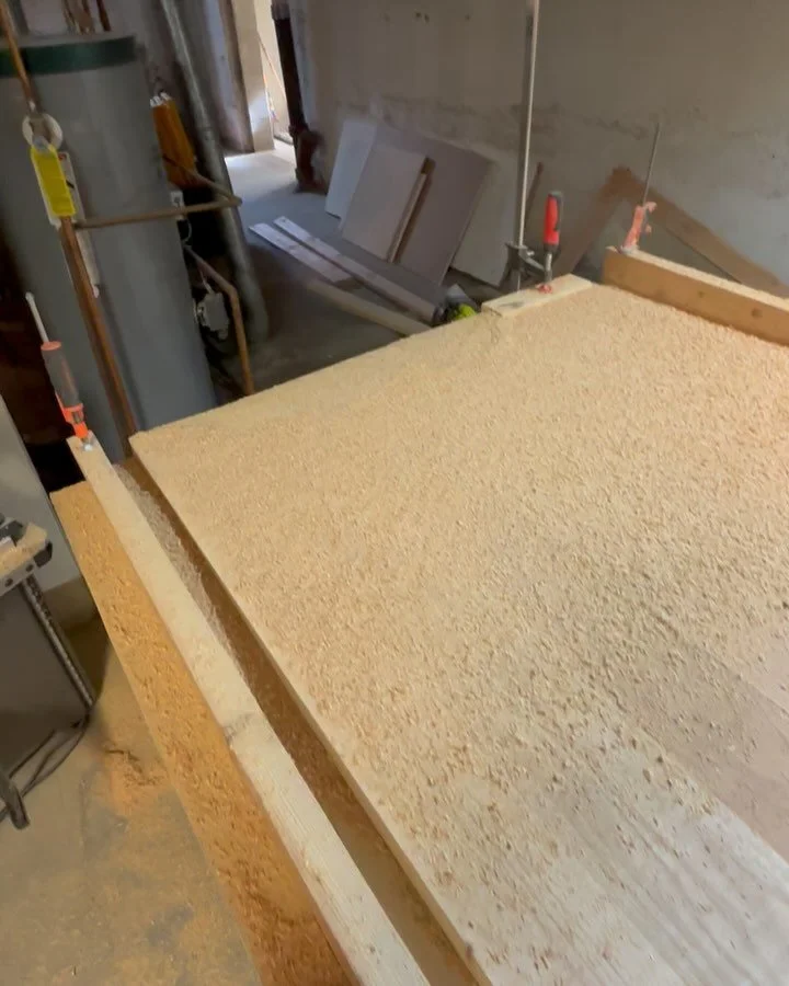 Who needs a planer! Put together this router sled to level a tabletop of 2x6&rsquo;s.