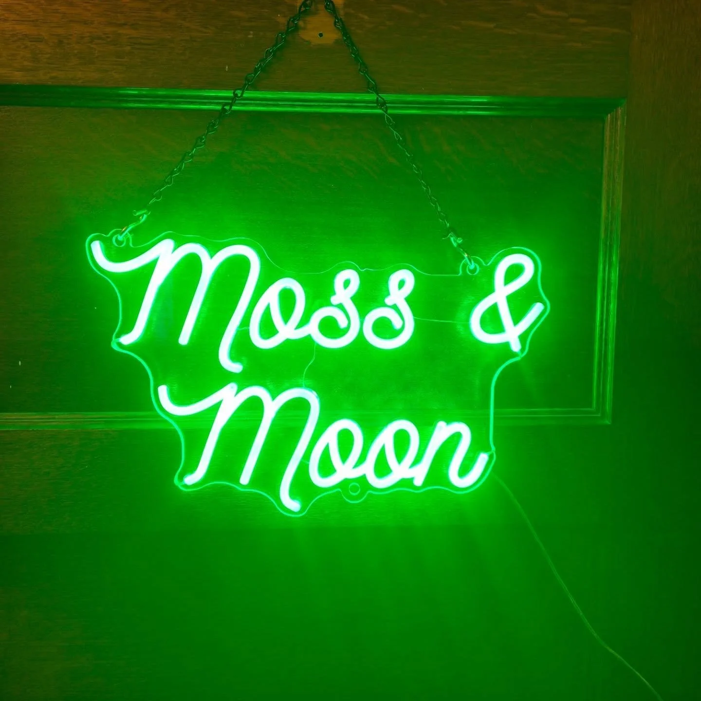 Unearth Your Inner Wisdom at Moss & Moon 🌙
✨ Welcome to Moss & Moon! ✨
We are absolutely thrilled to announce the opening of our brand-new intuitive reading space! Step into a little sanctuary designed for the curious and the creative soul