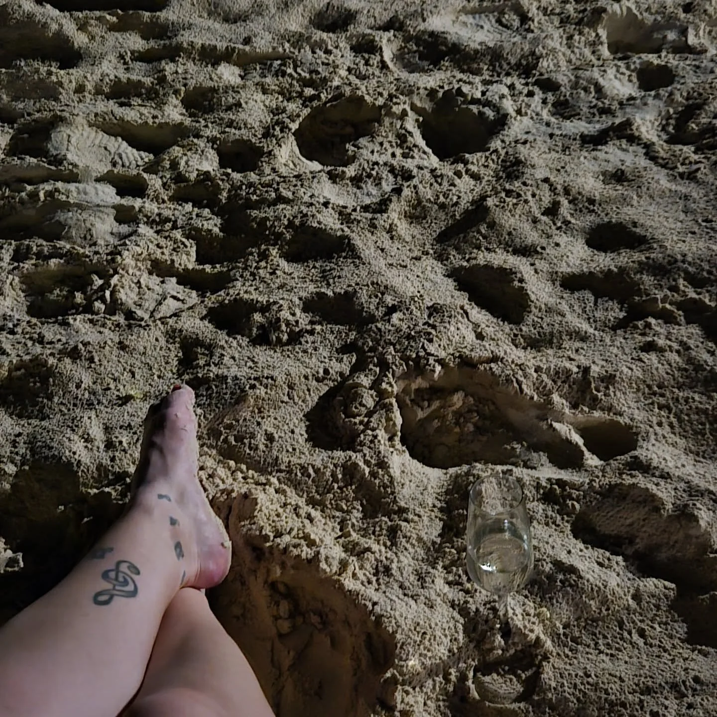 🌕 The Moon’s Reflection
Spending my evenings while on vacation this week by the beach, connecting with The Moon’s energy — the mystery, the intuition, the quiet pull inward. Like the waves, our emotions rise and fall, reminding us