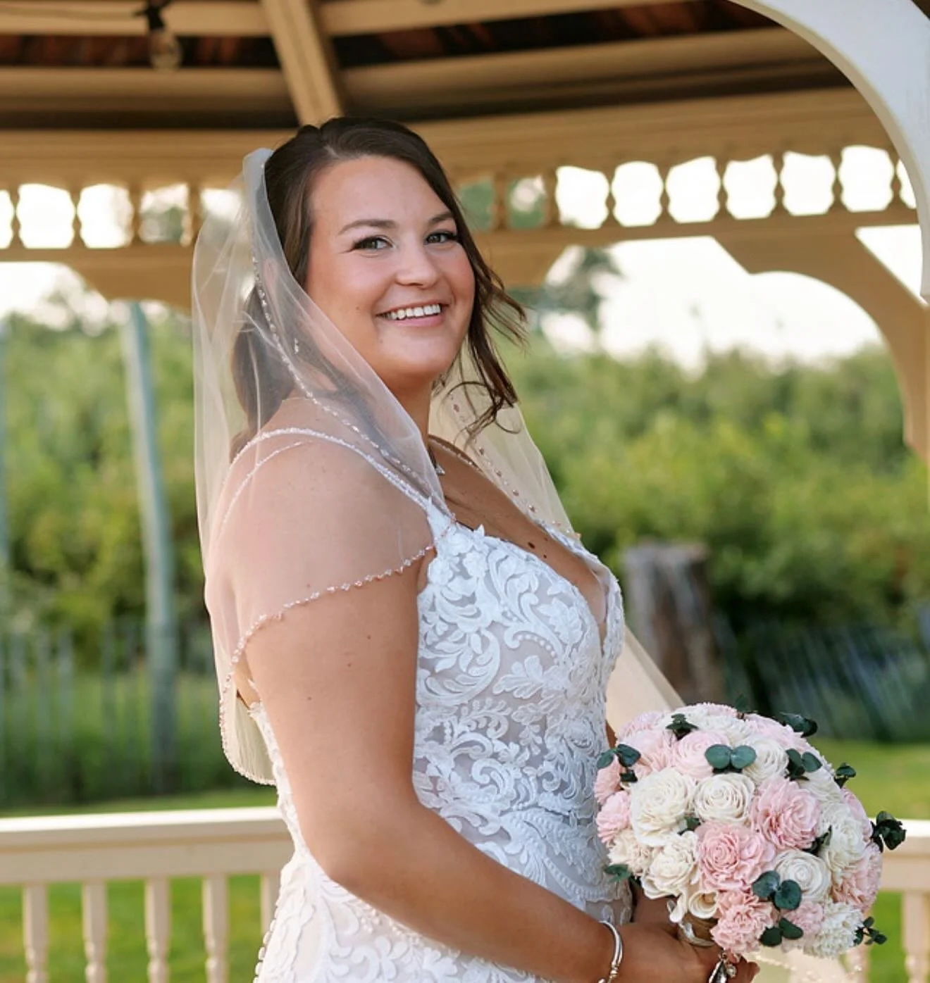 Kelsey!!! Such a beautiful bride inside &amp; out 💐 thank you for asking me to be a part of your special day 🩷

Makeup by me @glam_by_anna__ 

#BostonMakeupArtist #BostonBridalMakeup #BostonBride #BostonWedding #MassachusettsMakeupArtist #NewEnglan