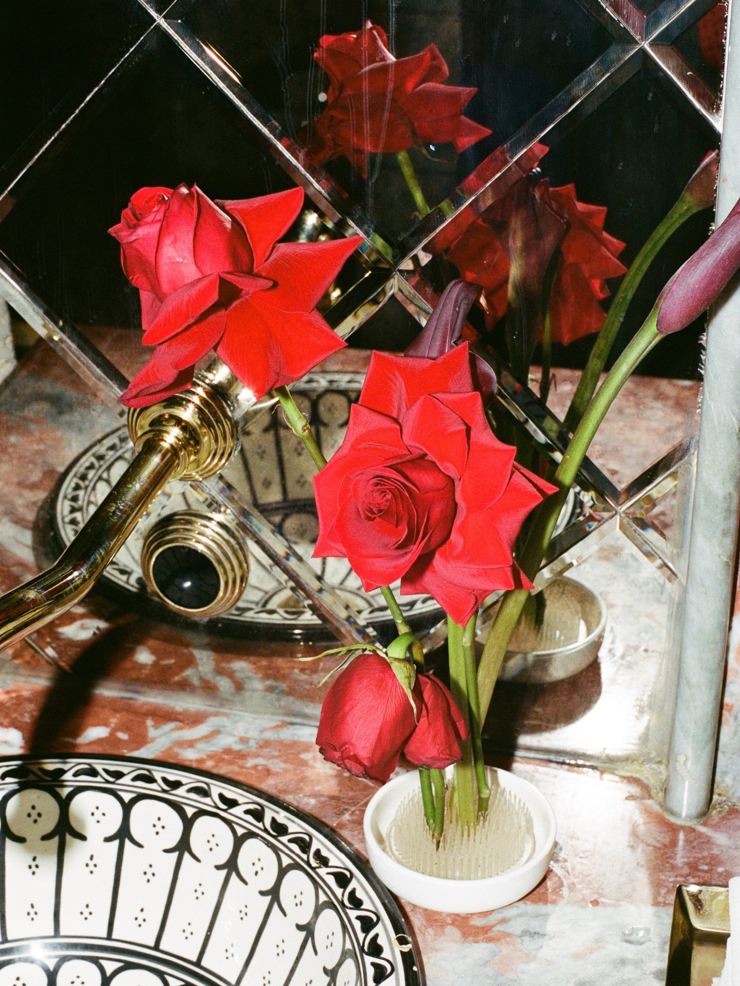 Mini Ikebana vase is available for sale this Friday, 12/19 @unigvintage 🌹

📸: @35mmbynicolez