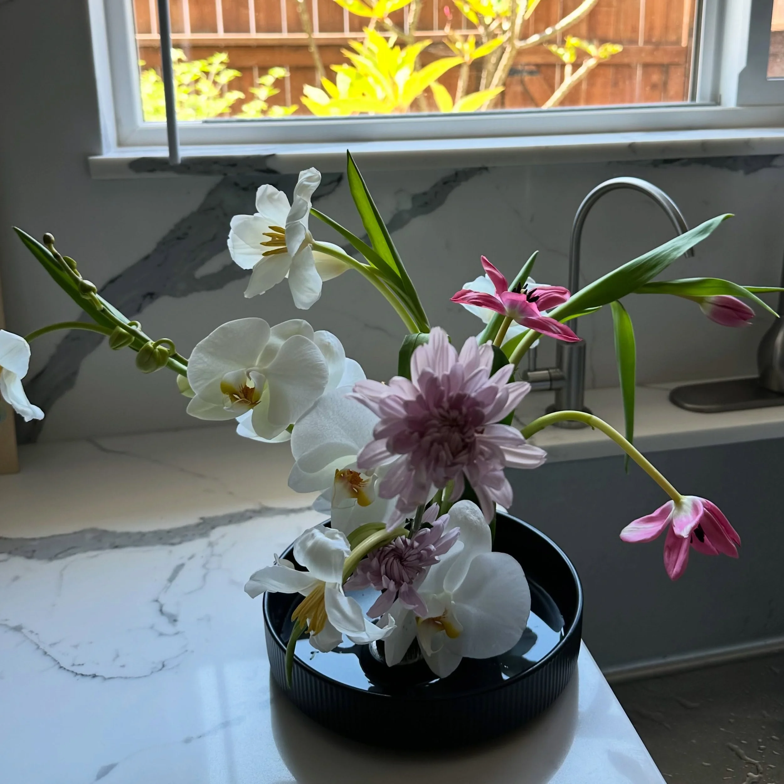 A Mother's Day Weekend recap 🫂💗 heralded by split tulips. 🌷

Made special tenfold by 1) a many-months-in-advance order placed by one of my little brother's pals who I've known since *he* was an elementary school kid, 2) new faces that made the spe