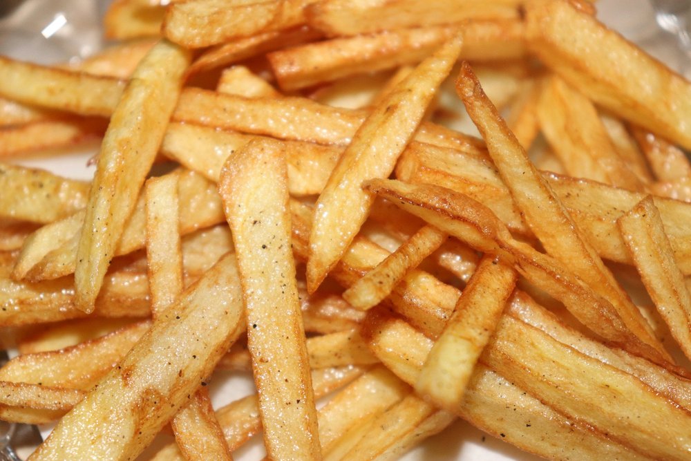 Patatje met saus uit de kantine