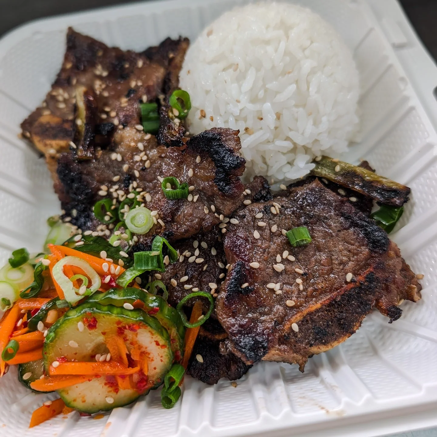 #kalbi (Short Ribs) available today @lukibrew 🍺 with a few other off the menu specials! Come eat! 
.
.
#kbbq #streetfood #foodtruck @wh.arvada