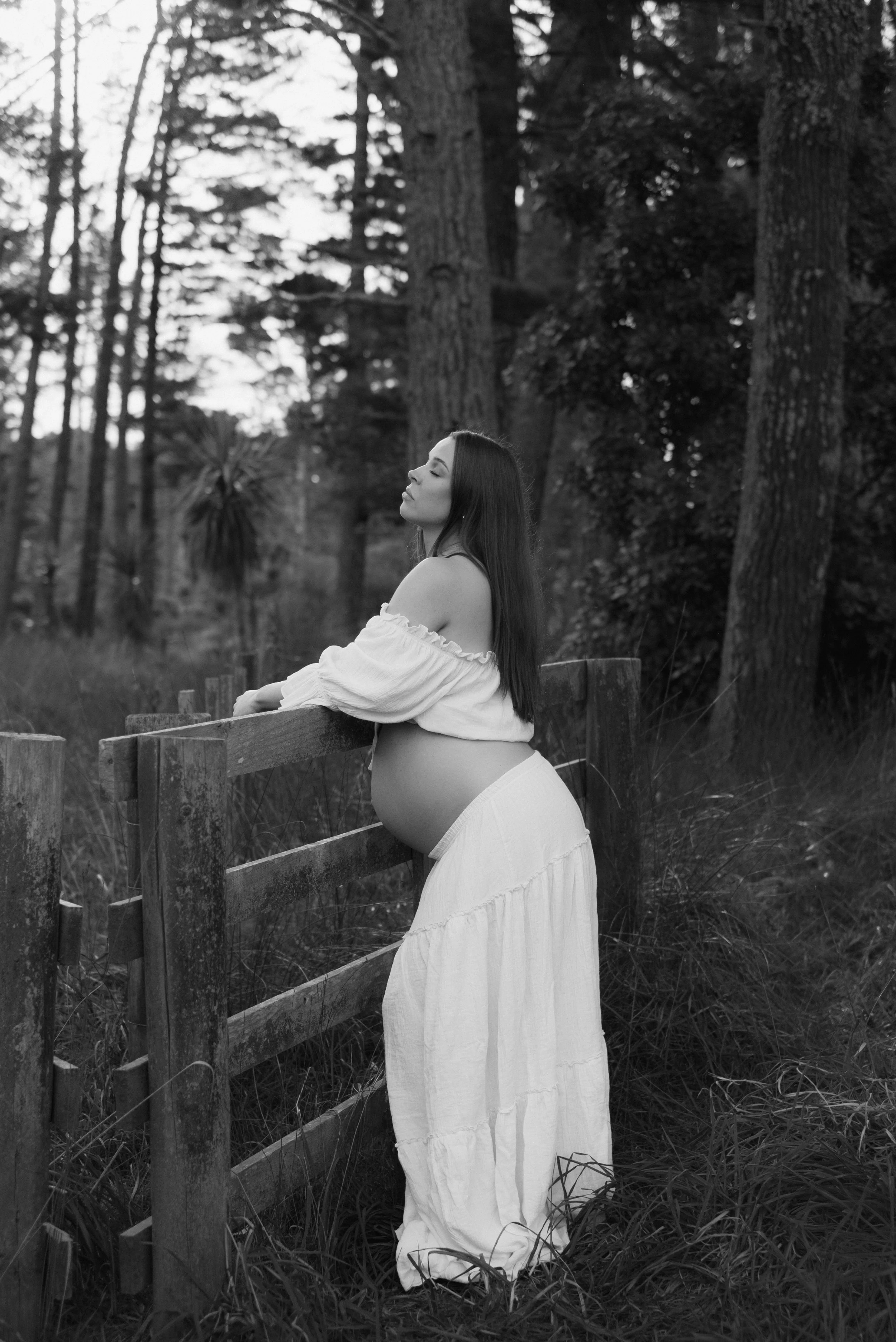 Maternity Photography in Auckland &amp; Christchurch | Best time to book maternity photos.