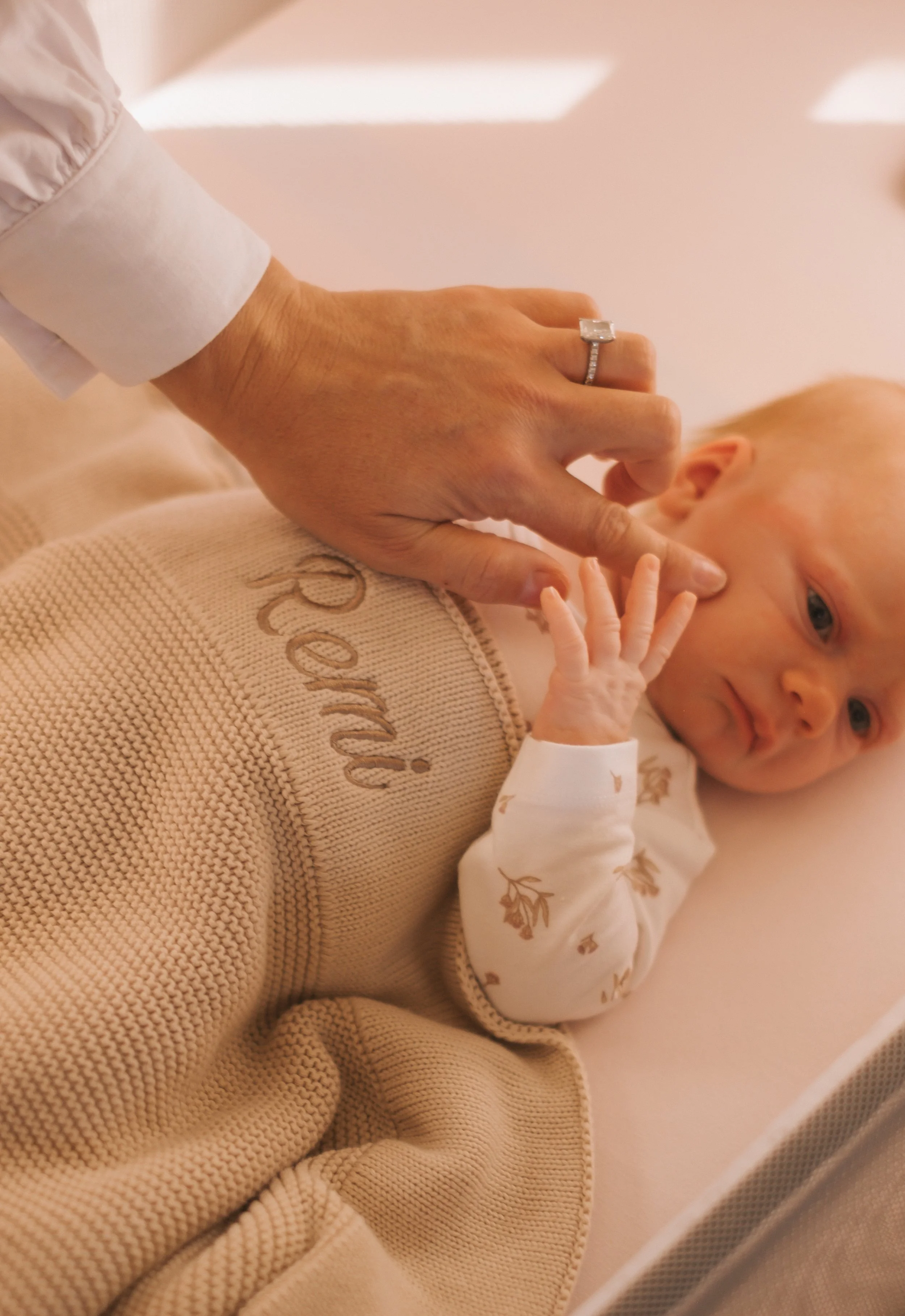 natural in home newborn sessions in Auckland and Christchurch 