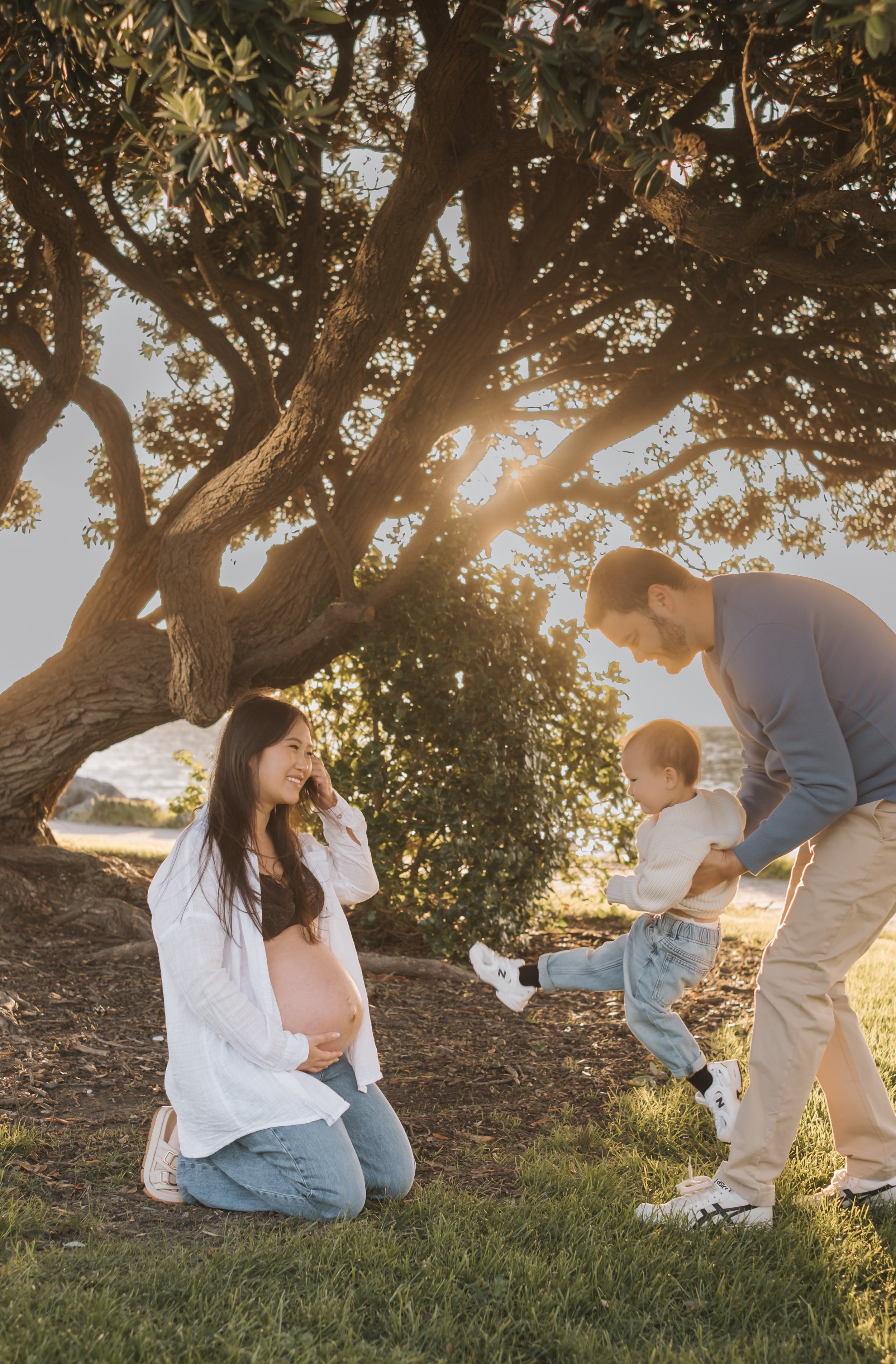 golden hour maternity photos in auckland.jpg