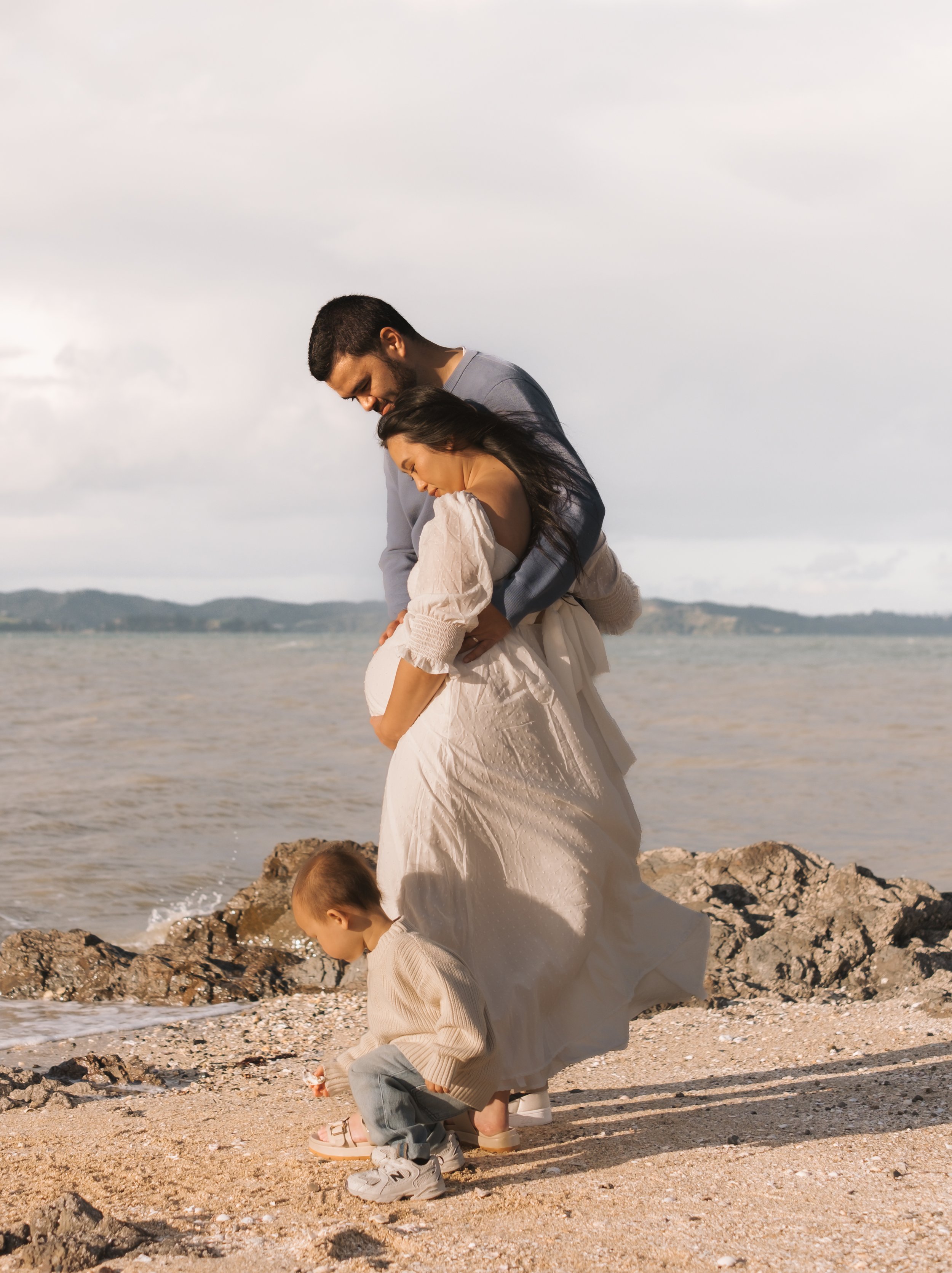 golden hour maternity photos in auckland.jpg