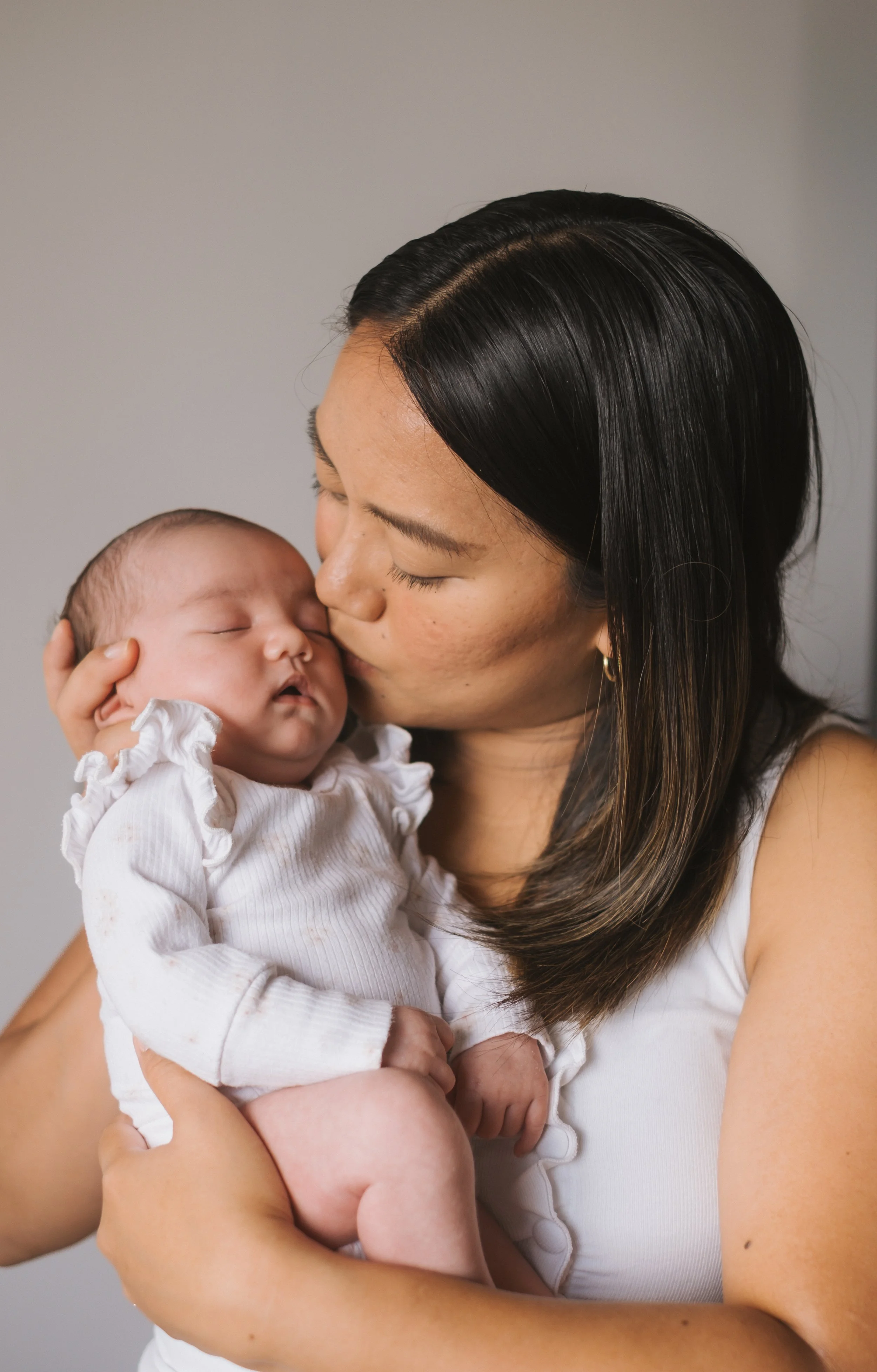 natural in home newborn sessions in Auckland and Christchurch 