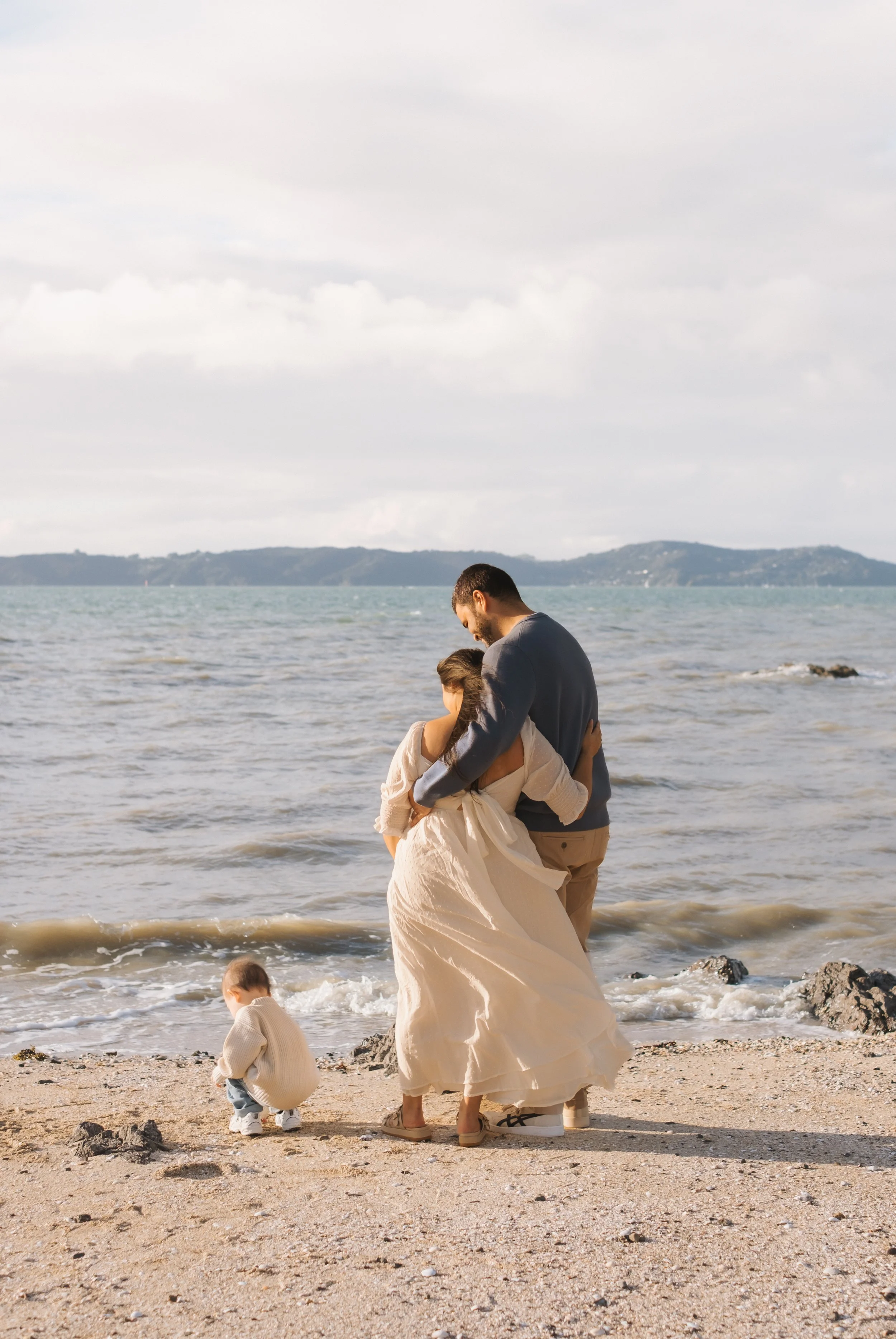 golden hour maternity photos in auckland.jpg