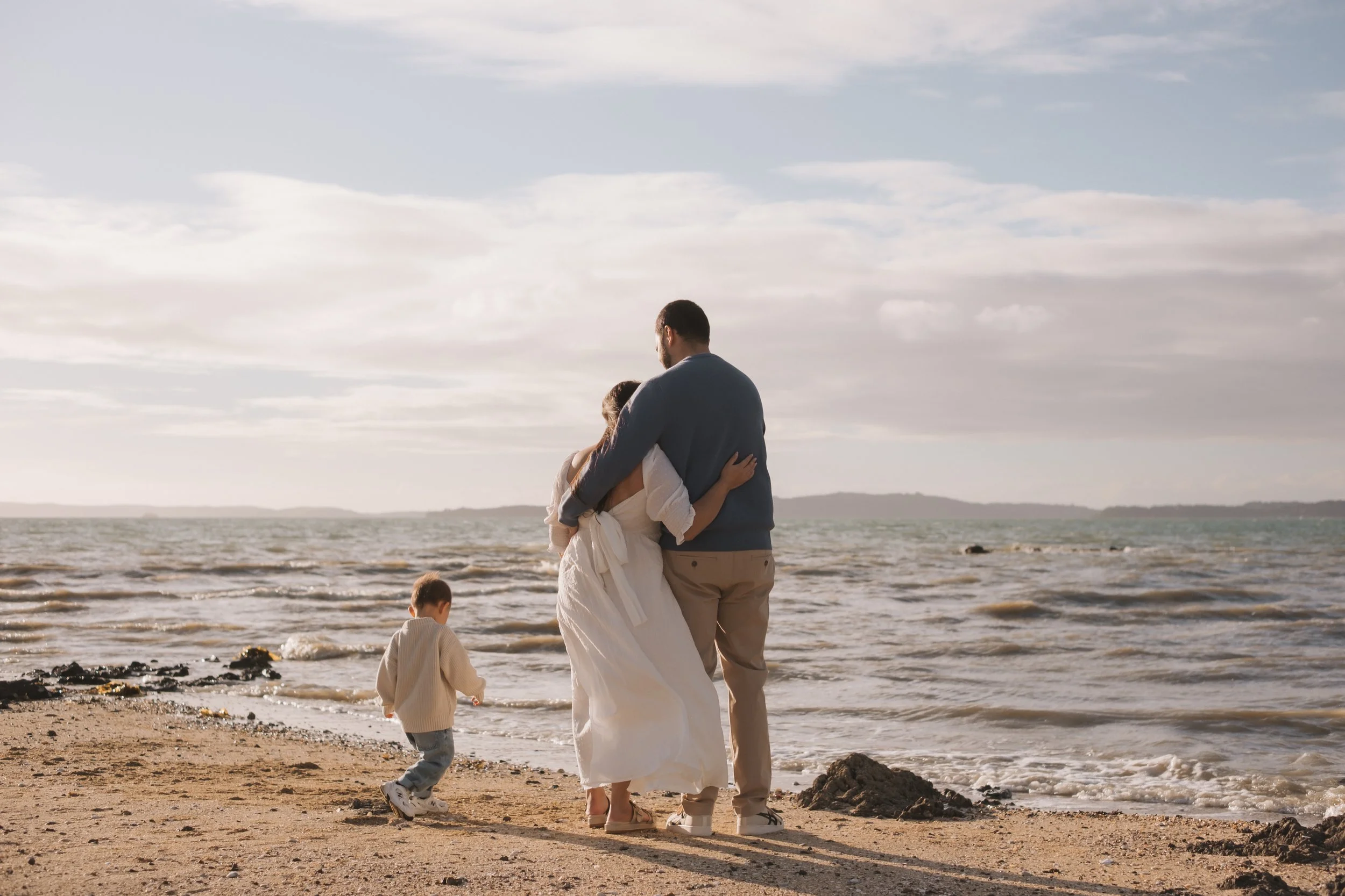 golden hour maternity photos in auckland.jpg