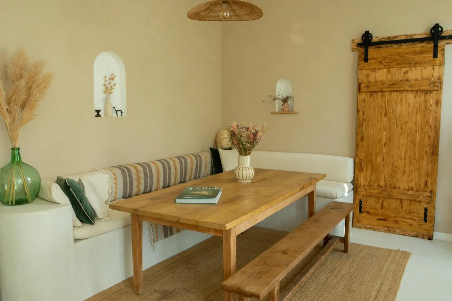 Alors que la r&eacute;novation de notre maison touche &agrave; sa fin, r&eacute;trospective de notre salon / salle &agrave; manger 😌

&Eacute;tape par &eacute;tape, nous vous partageons l&rsquo;avanc&eacute;e de cette pi&egrave;ce o&ugrave; nous ser
