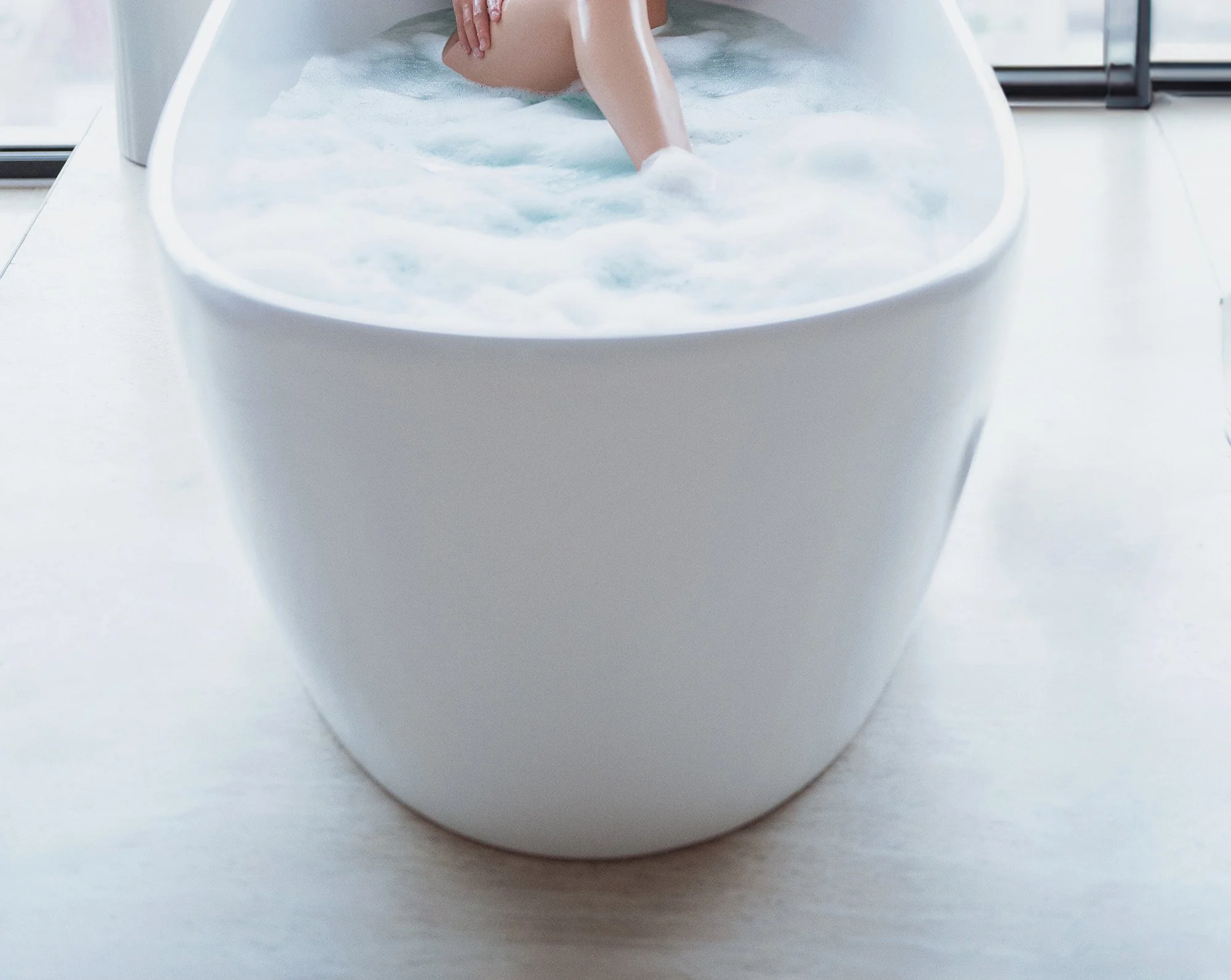 Jacuzzi privado disponible para renta dentro de una experiencia tipo spa en México con vista urbana y ambiente relajante.